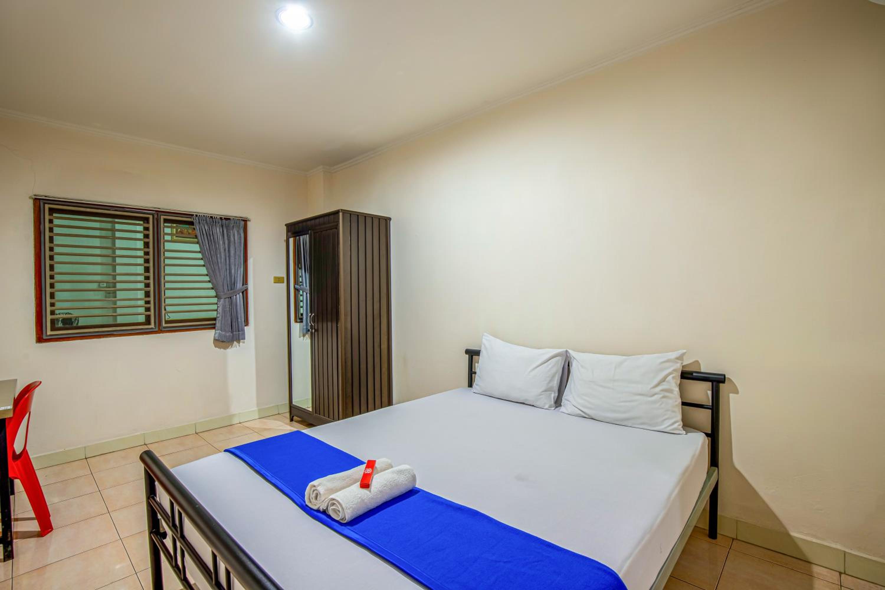 Standard King Room - Photo 18
