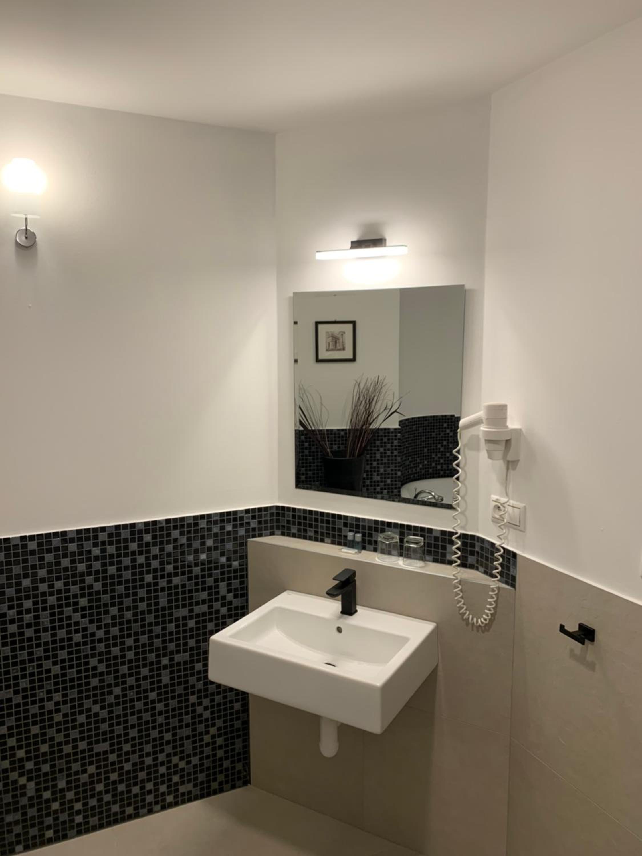 Suite - Photo 2