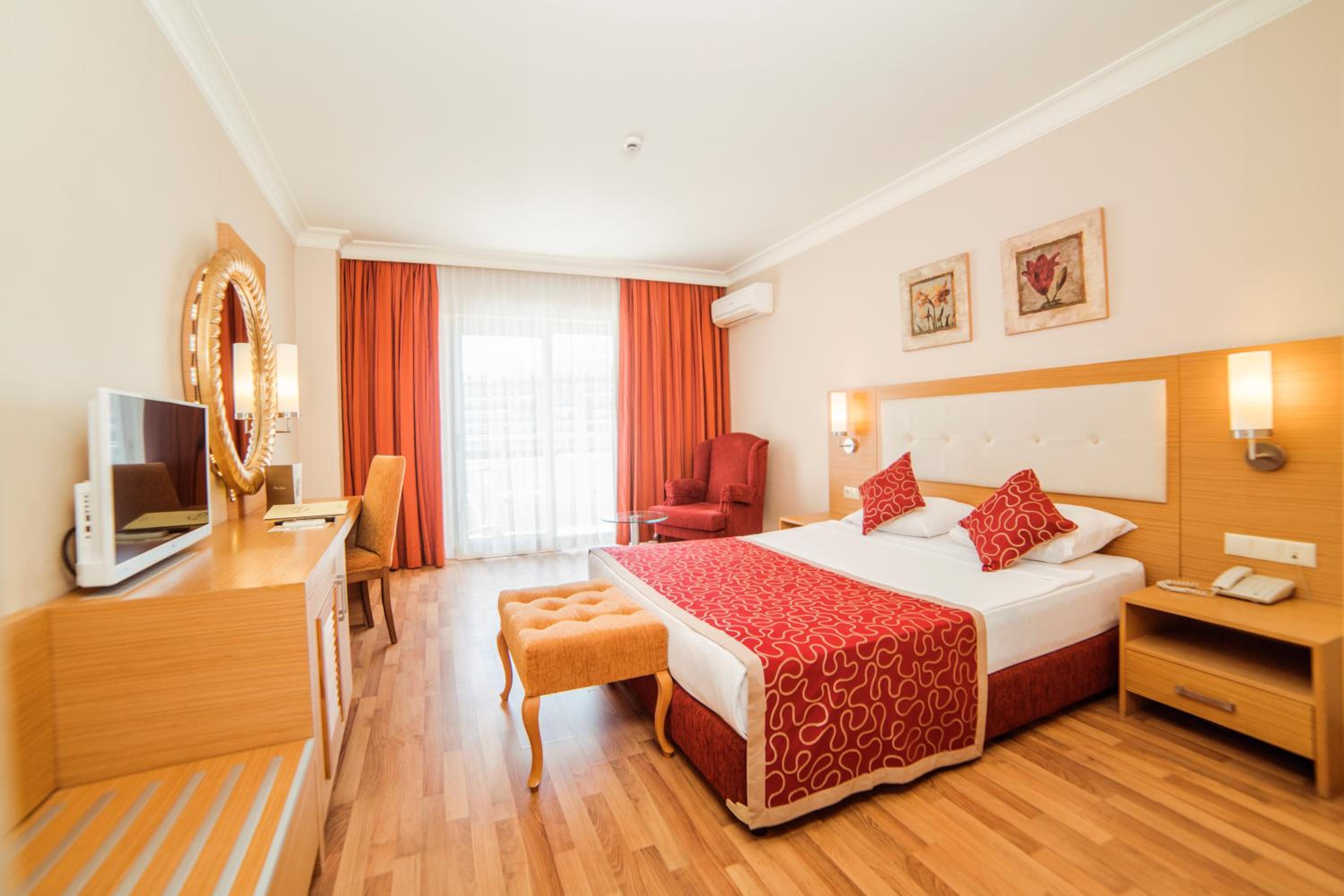 Standard Double or Twin Room thumbnail 5