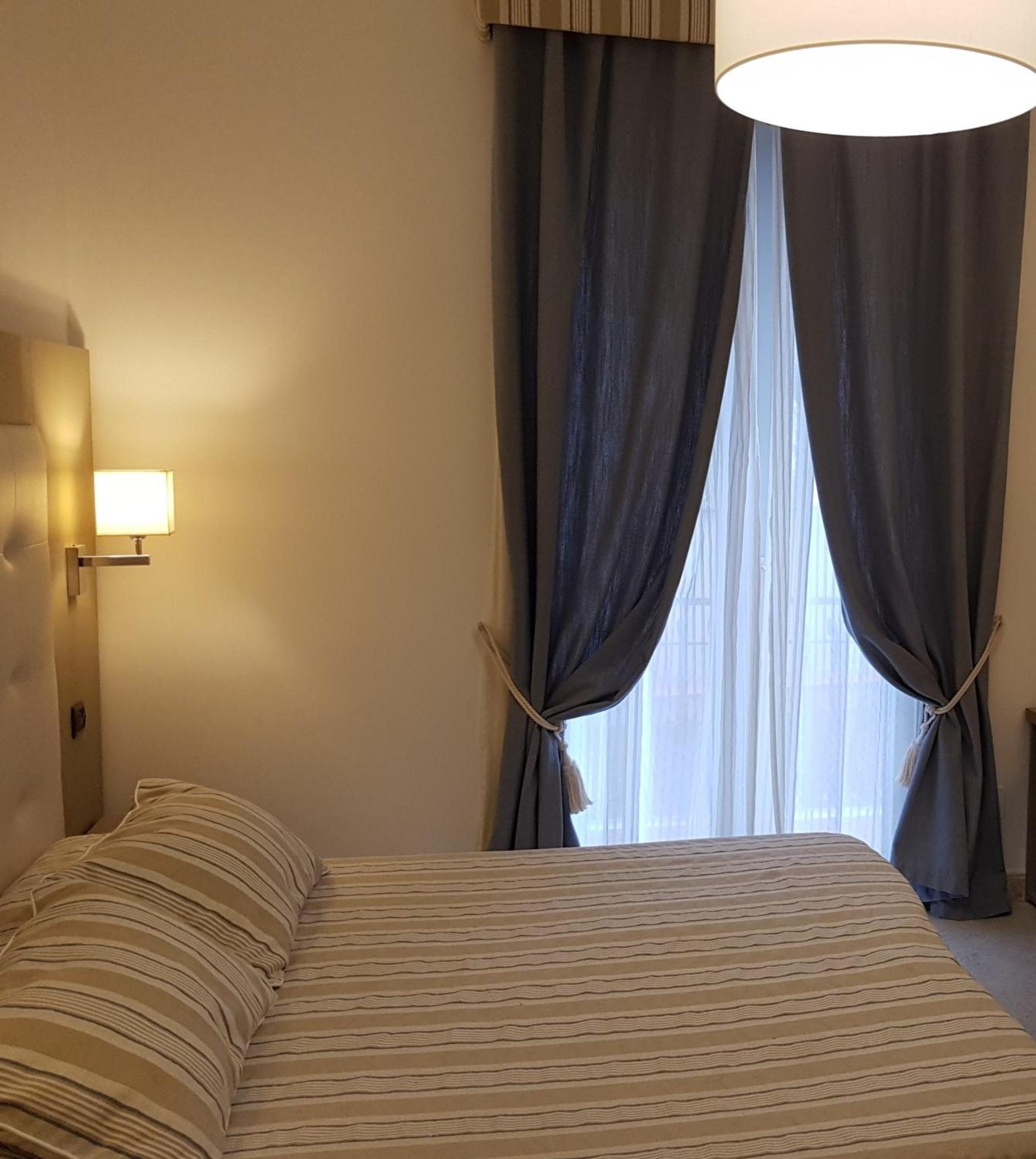 Standard Double or Twin Room with Sea View photo 2
