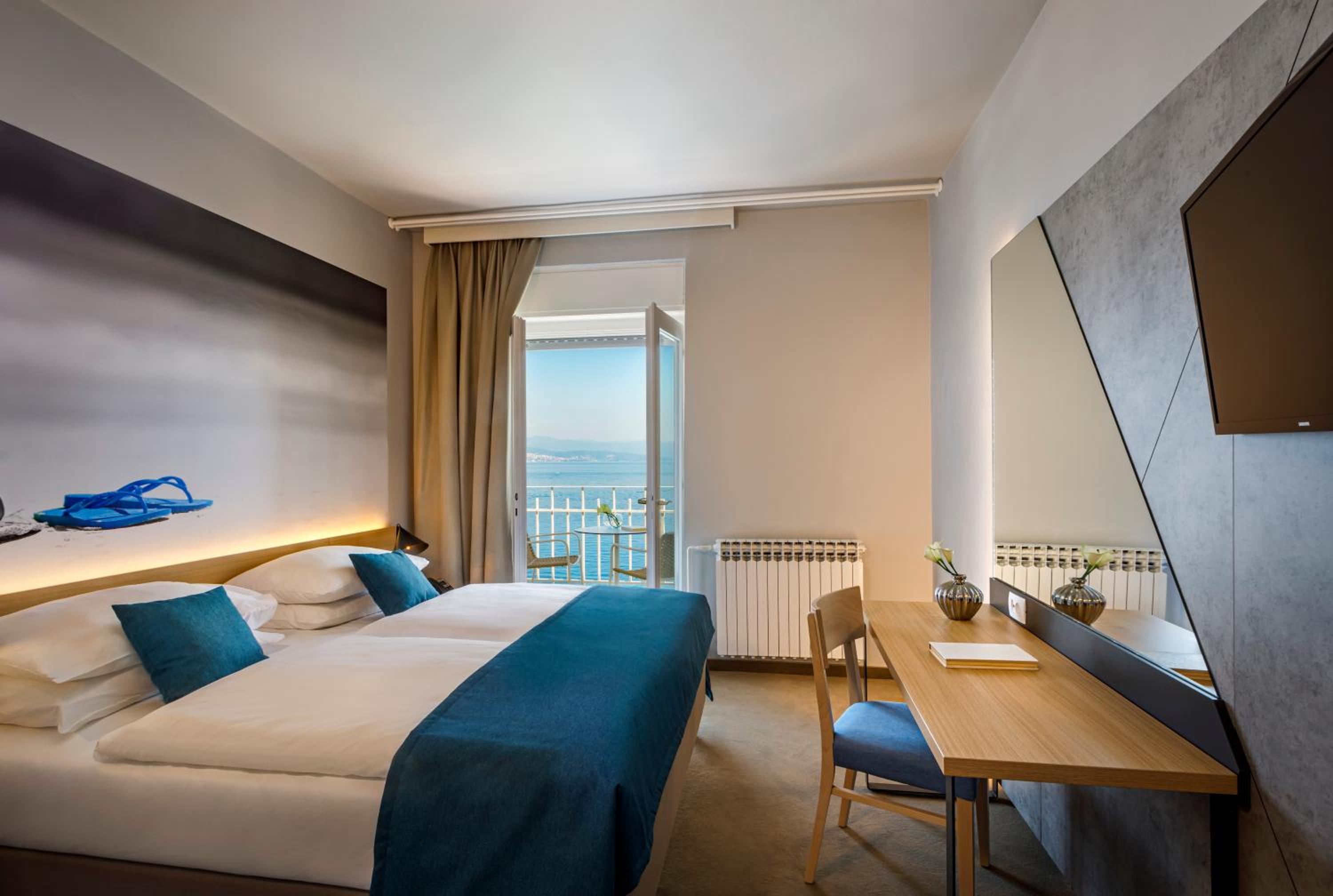 Standard Twin Room with Sea View - Photo 1