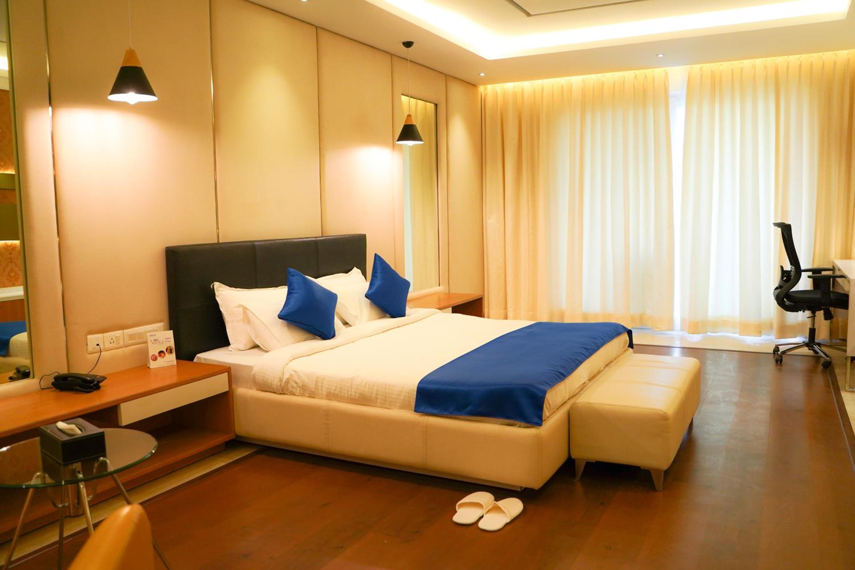 King Room With Balcony