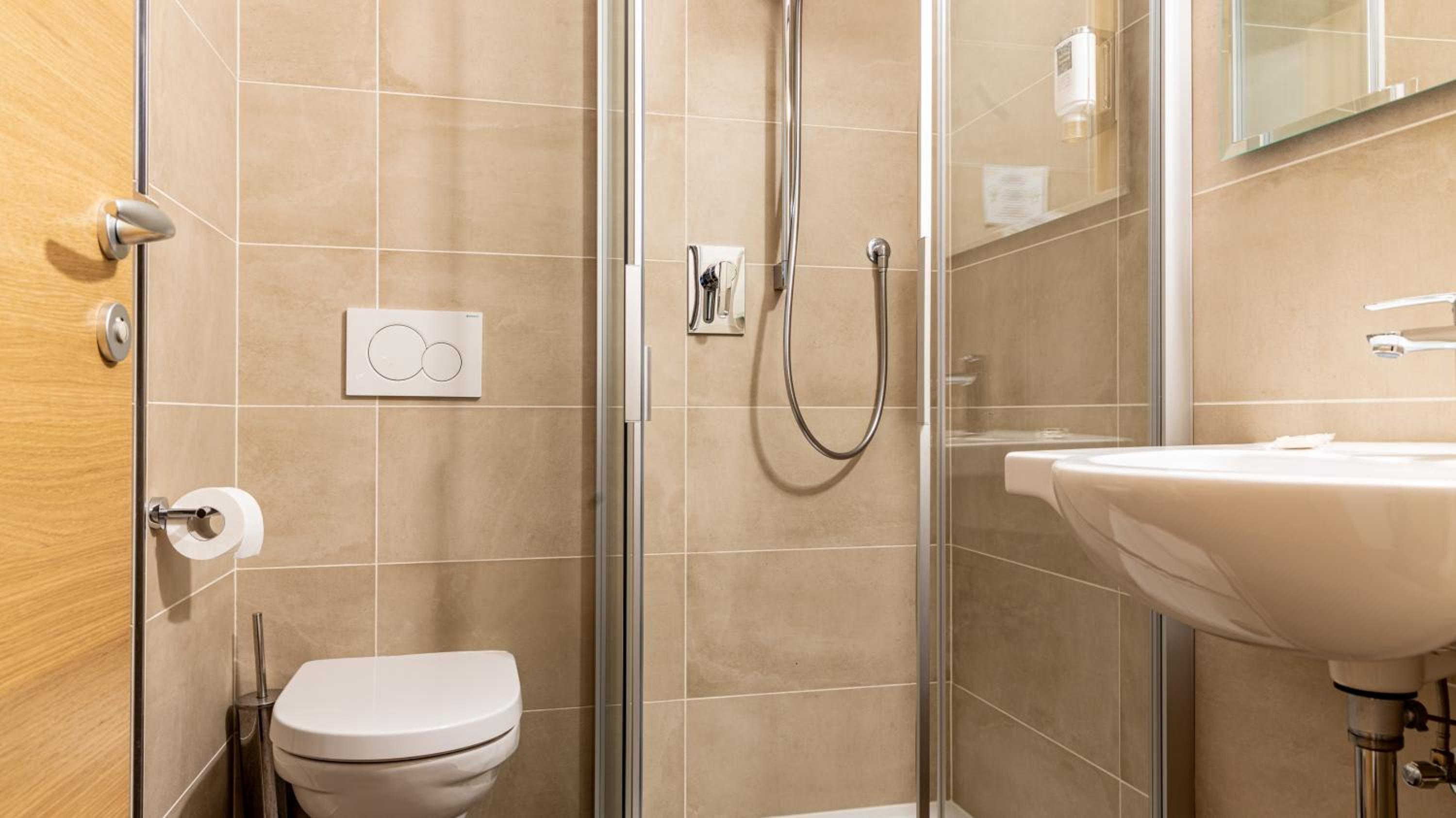 Small Twin Room - Photo 4