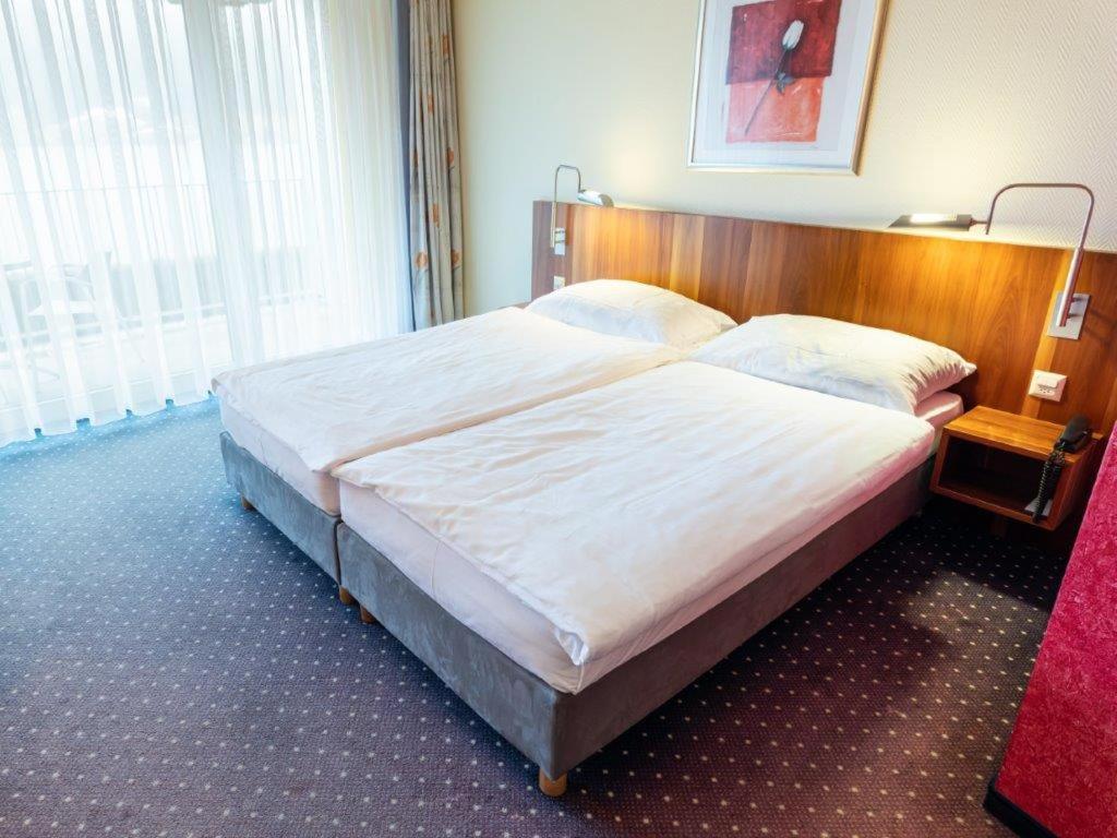 Double or Twin Room with Garden View - Photo 6