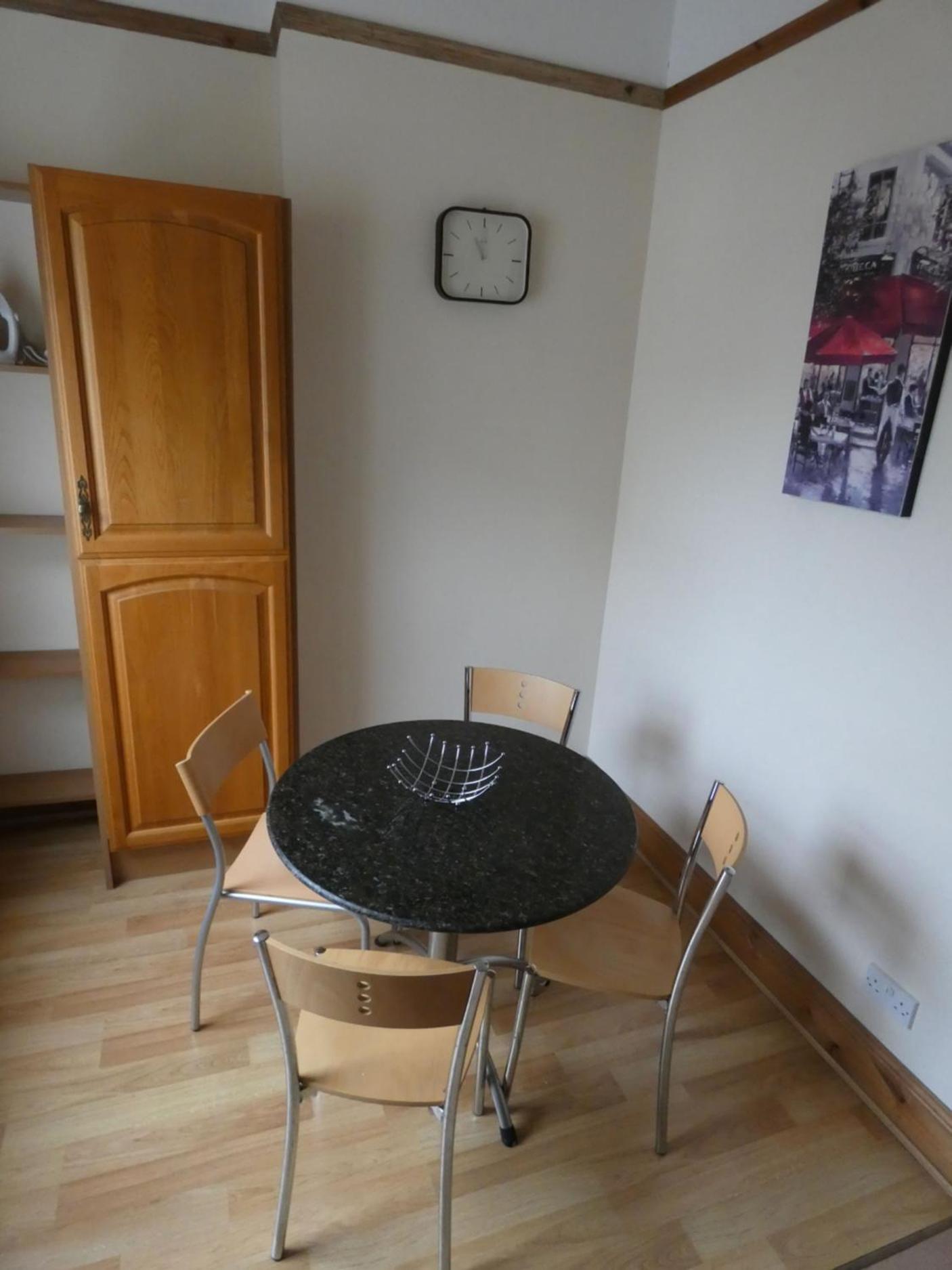 Apartment with Balcony - Photo 6