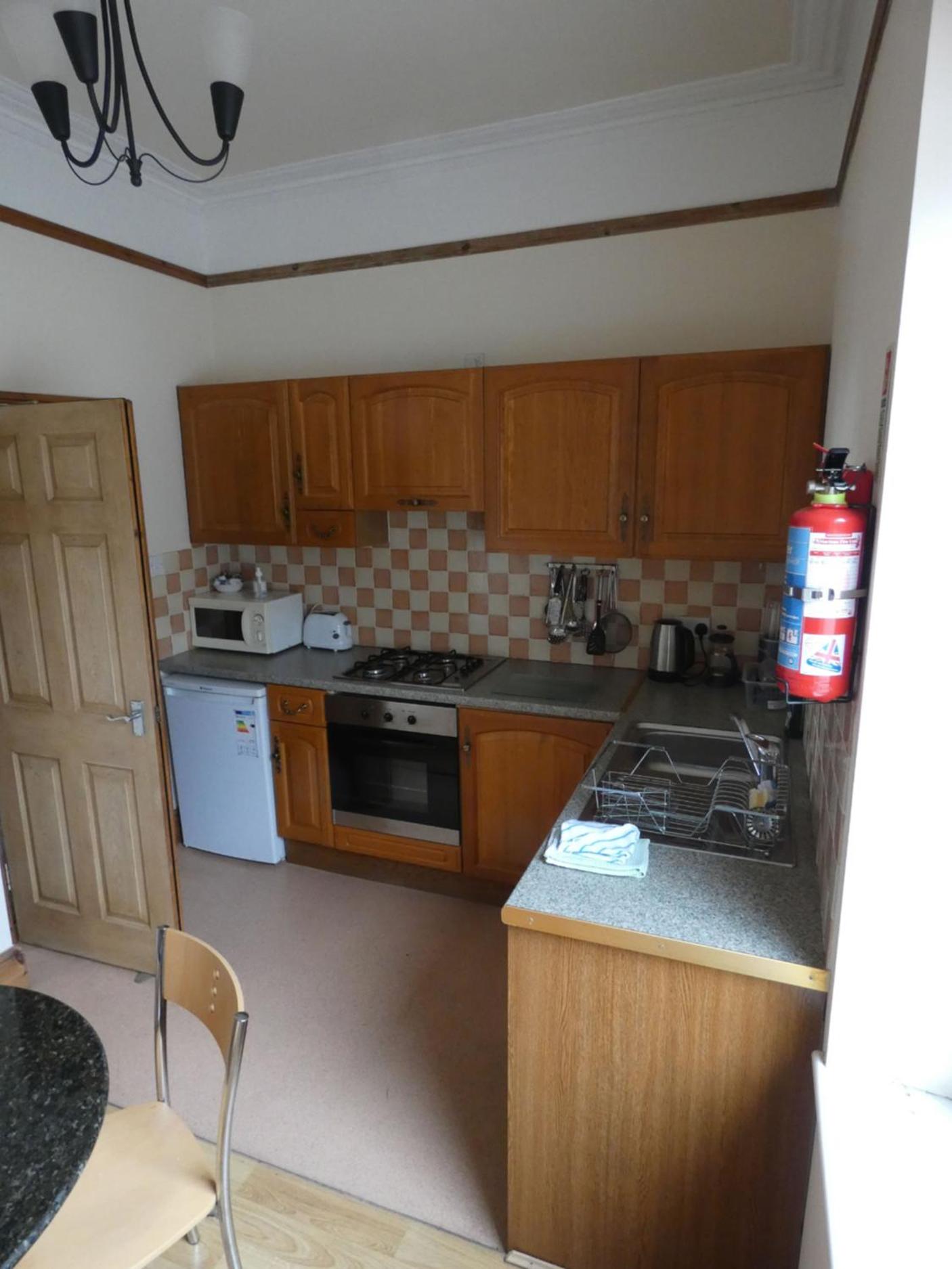 Apartment with Balcony - Photo 5