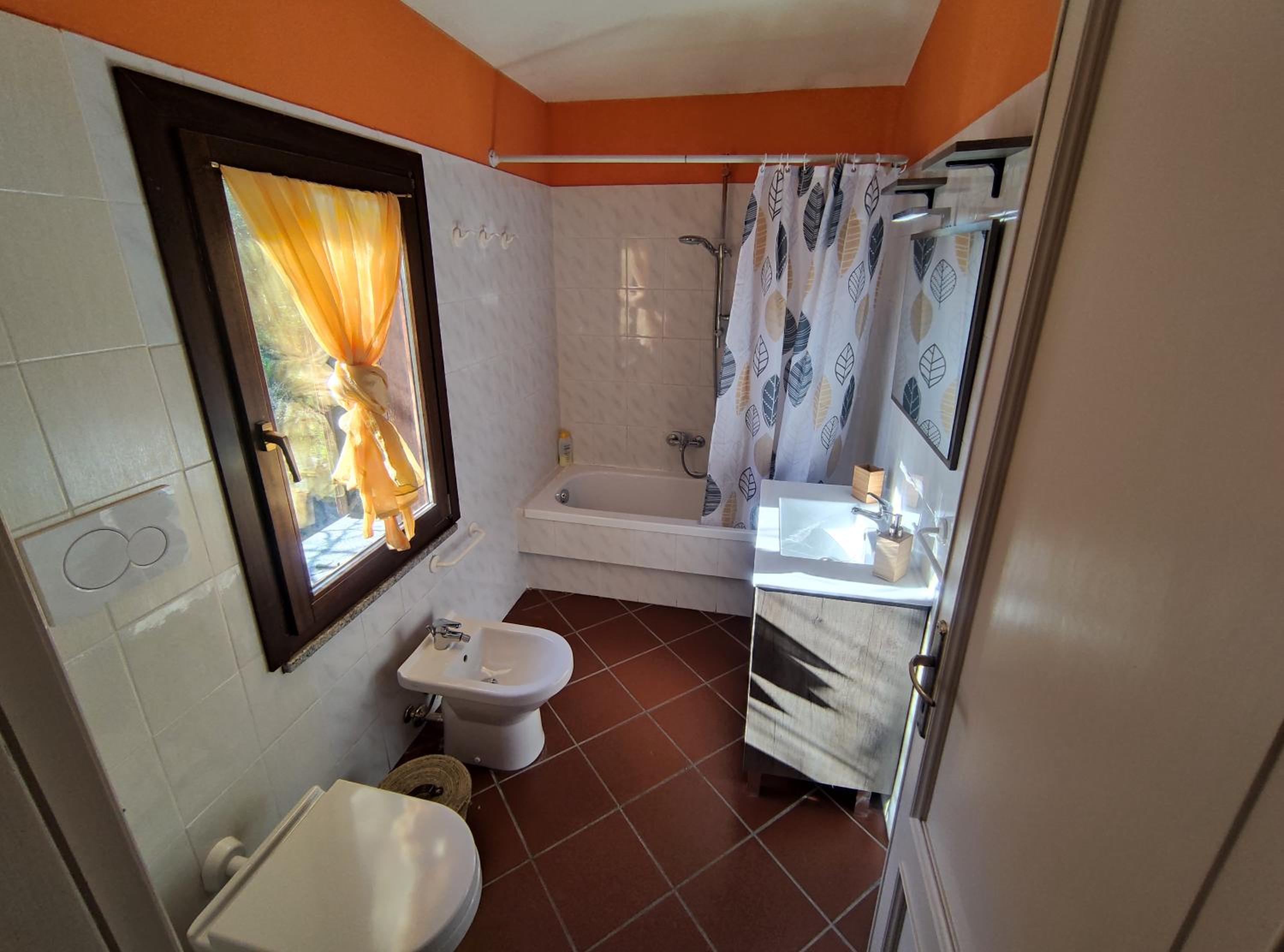 Family Room with Private Bathroom photo 3