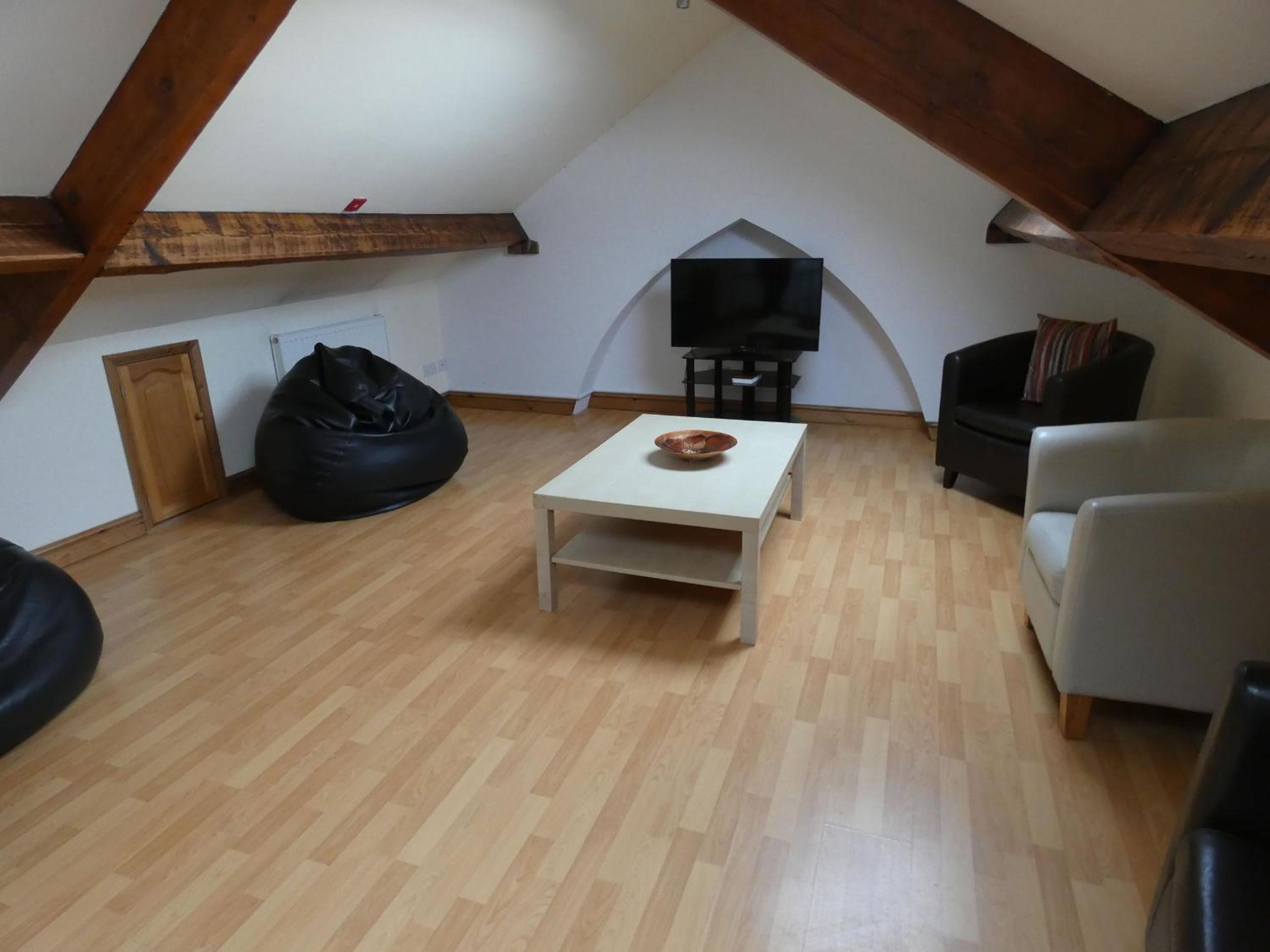 Two-Bedroom Apartment - Photo 9