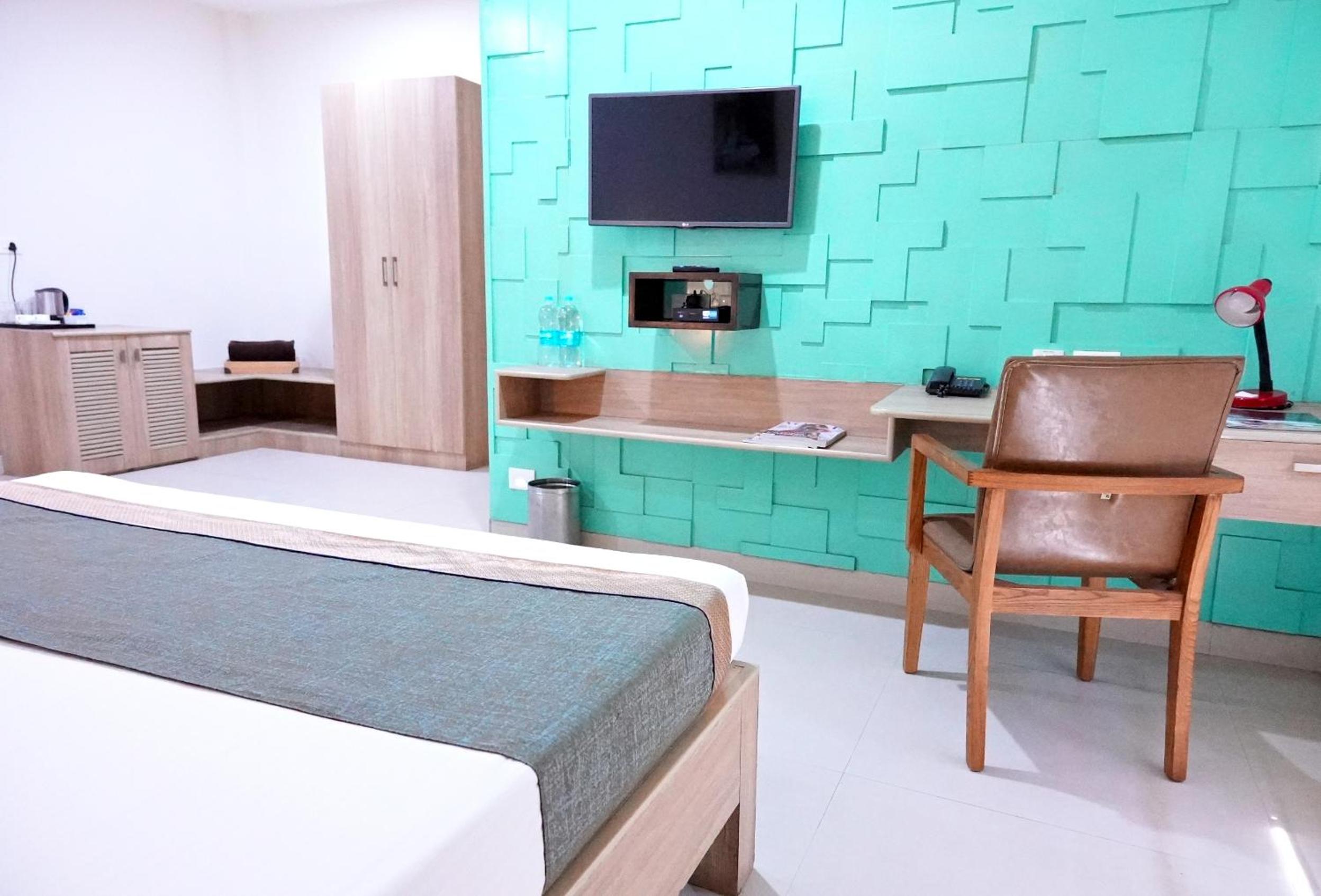 Deluxe Room - Photo 17