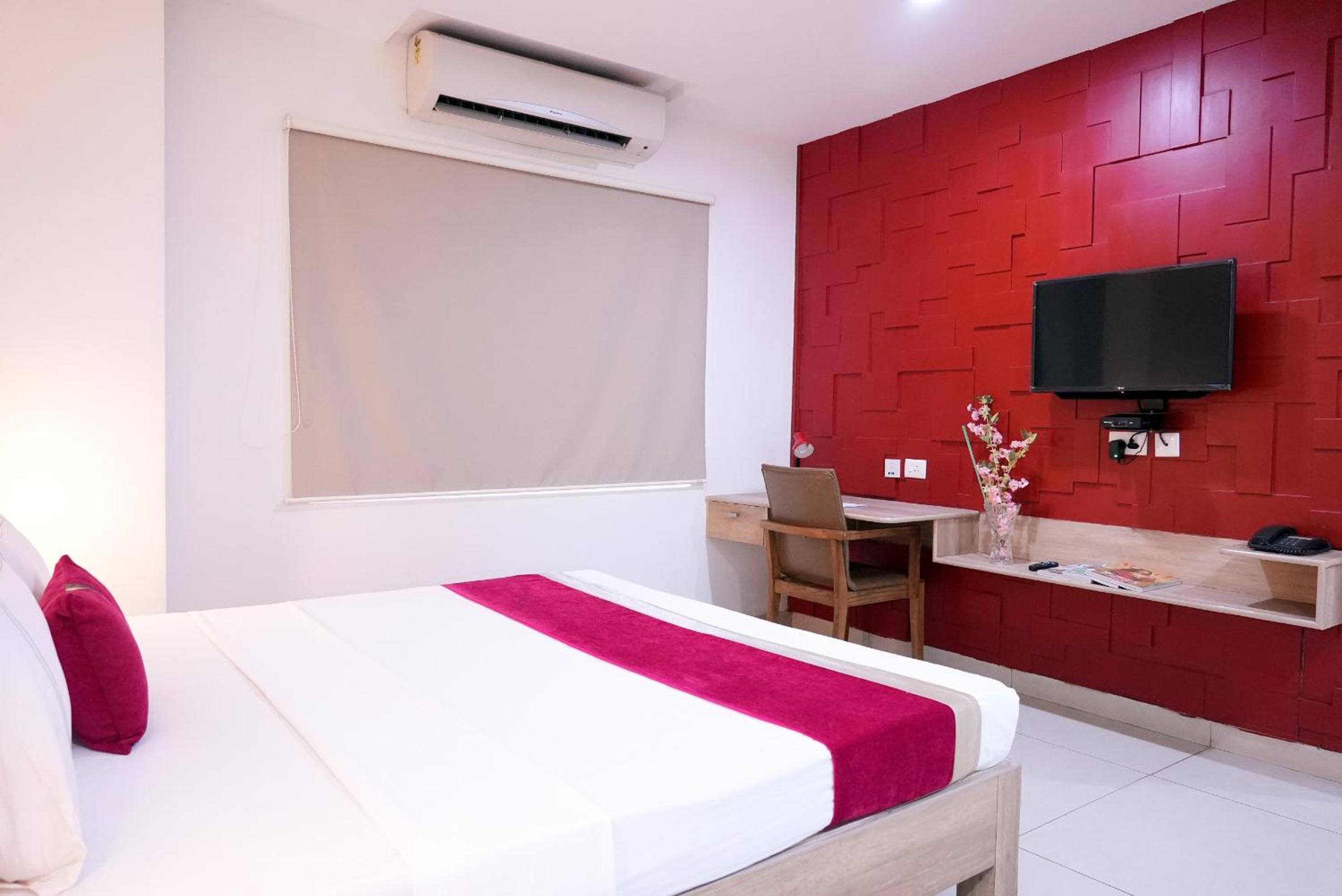 Deluxe Room - Photo 15