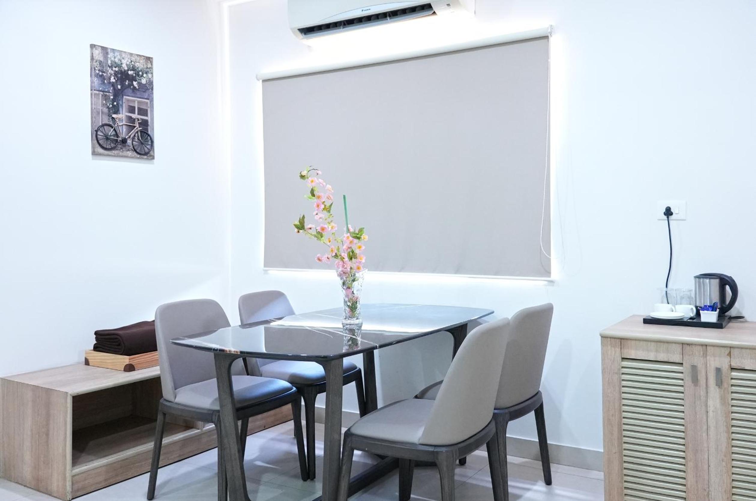Suite Room - Photo 12