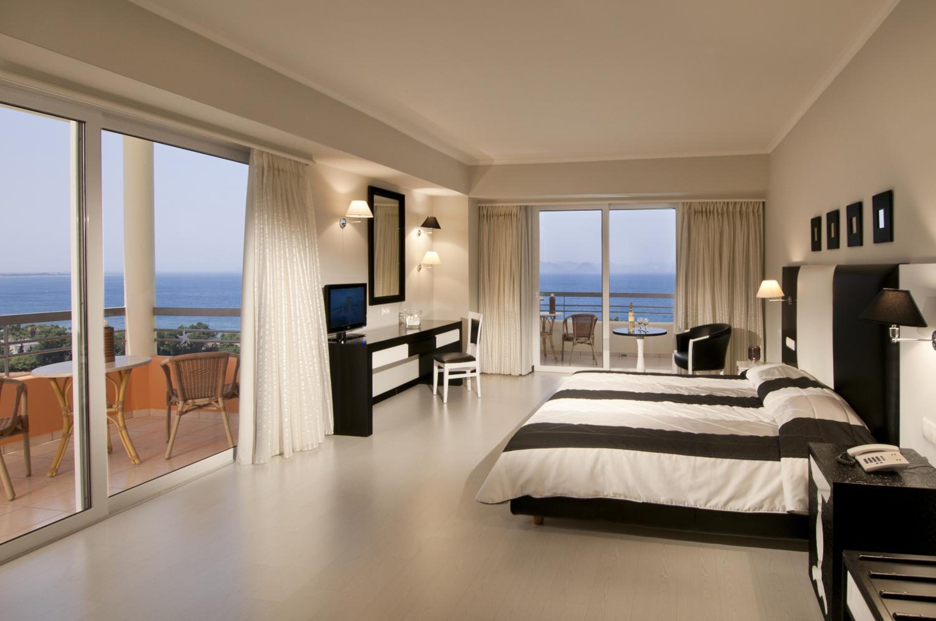 Suite - Photo 1