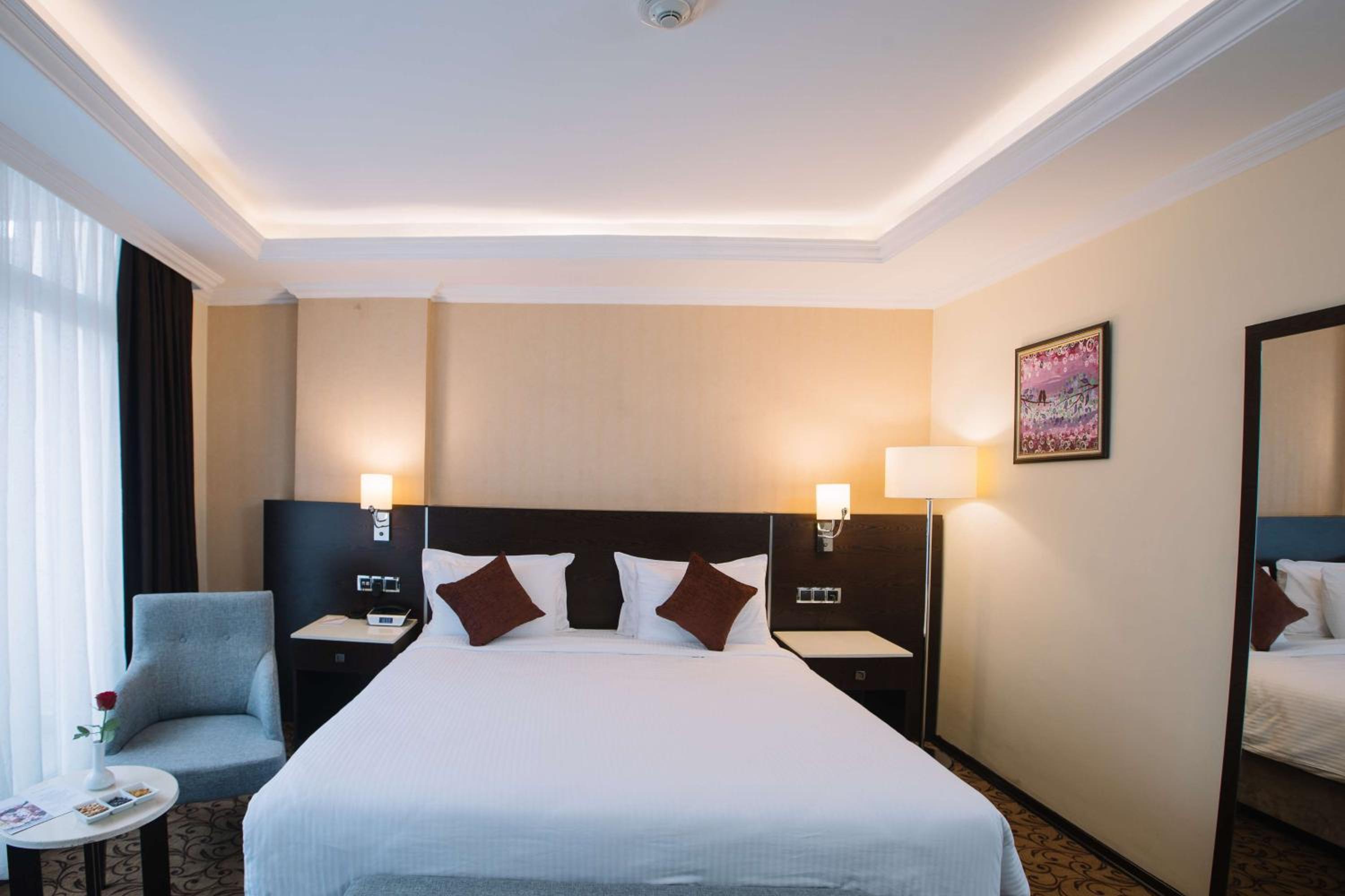 Deluxe King Room photo 3