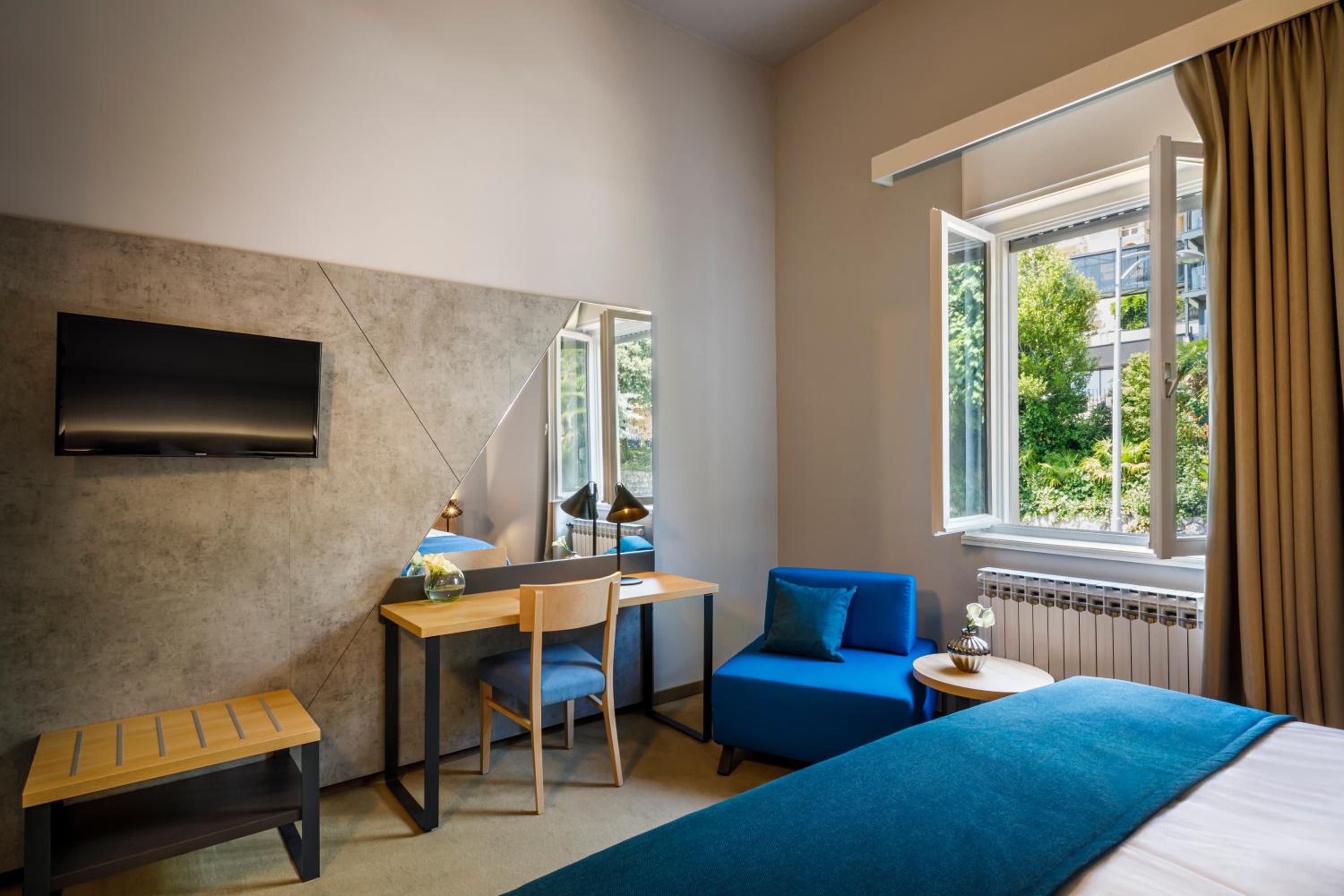 Standard Twin Room - Photo 3