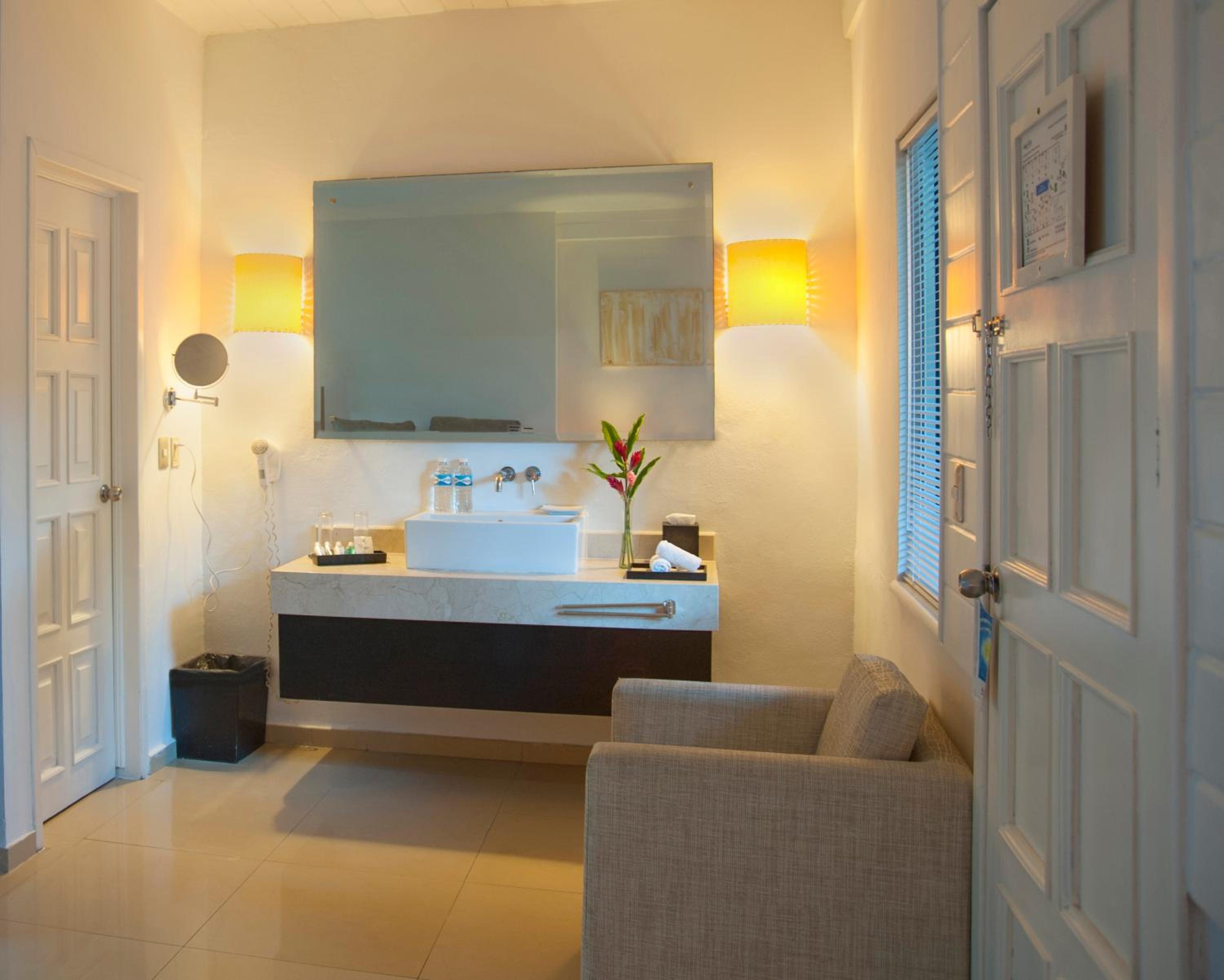 Two Double Beds Room - Photo 3