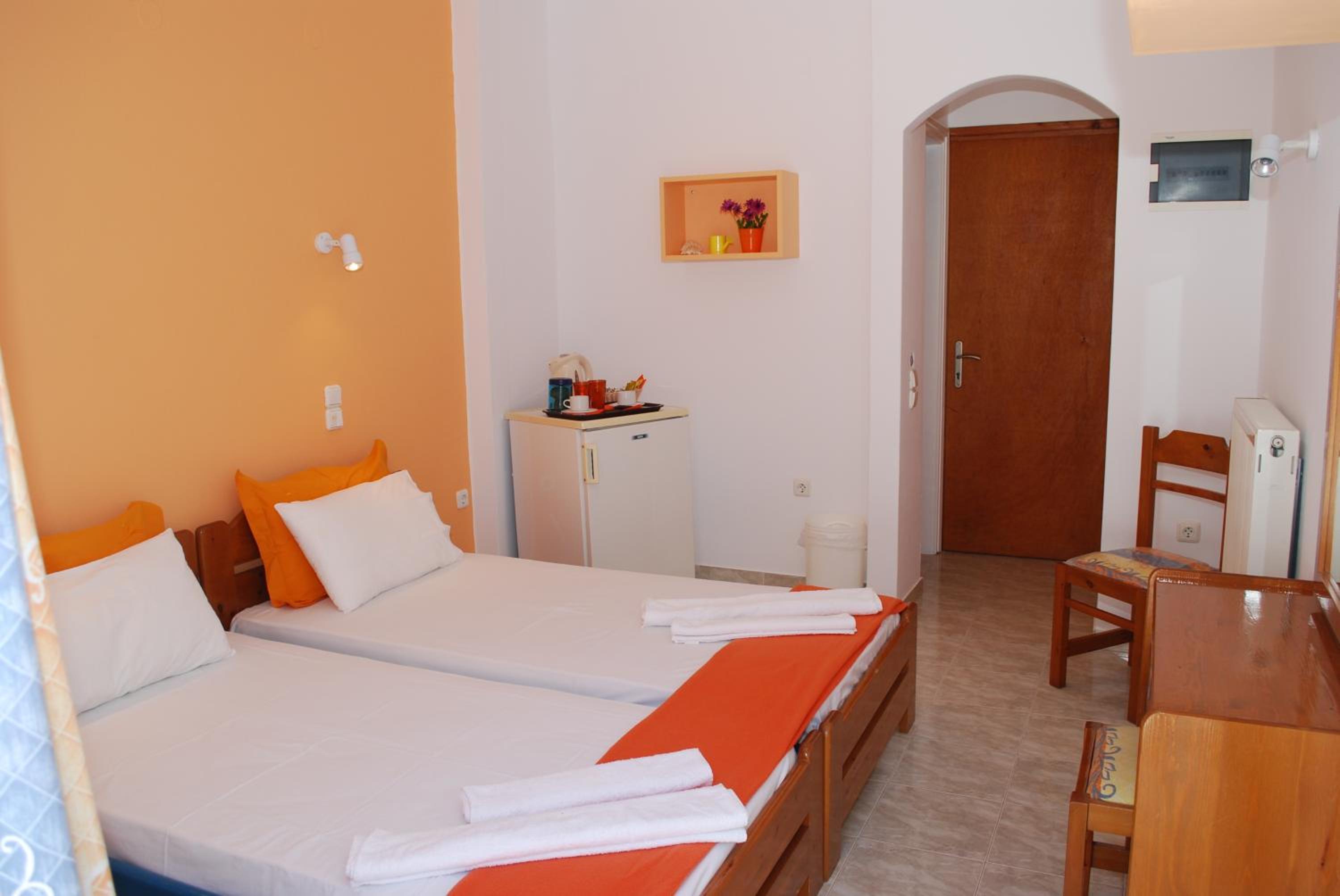 Budget Twin Room photo 3