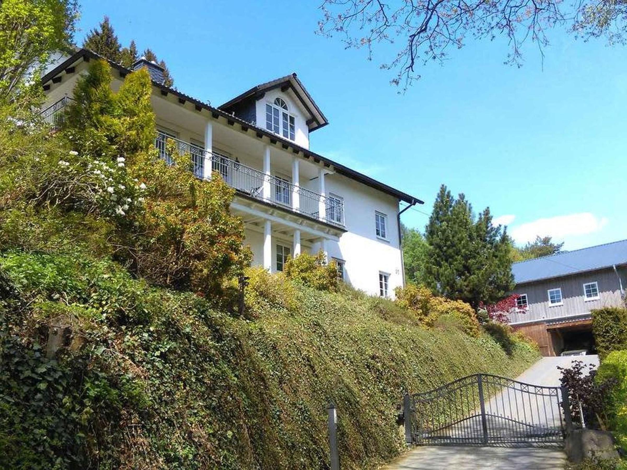 Two-Bedroom Deluxe Apartment with Garden View photo 3
