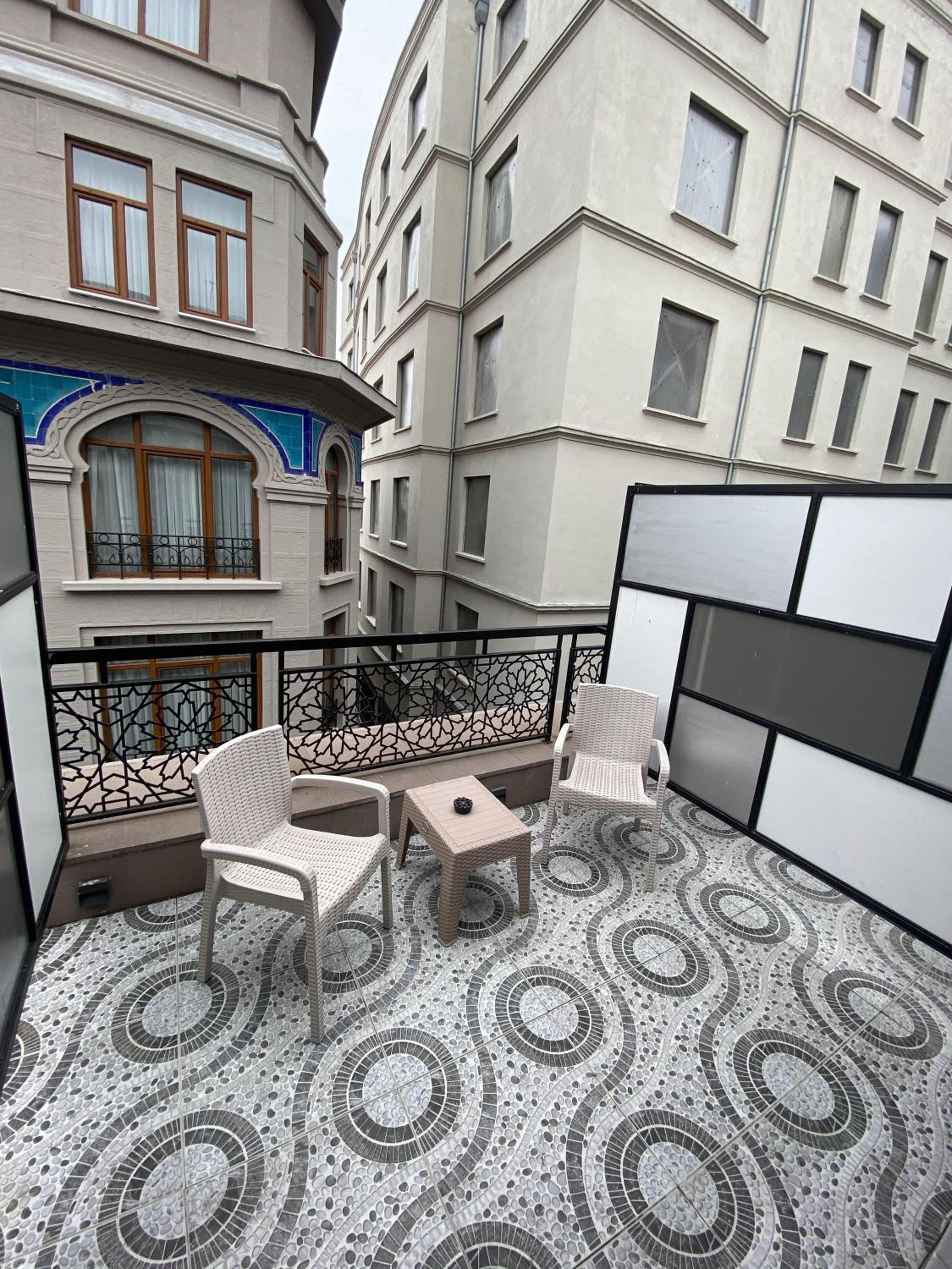 Double Room with Balcony photo 3