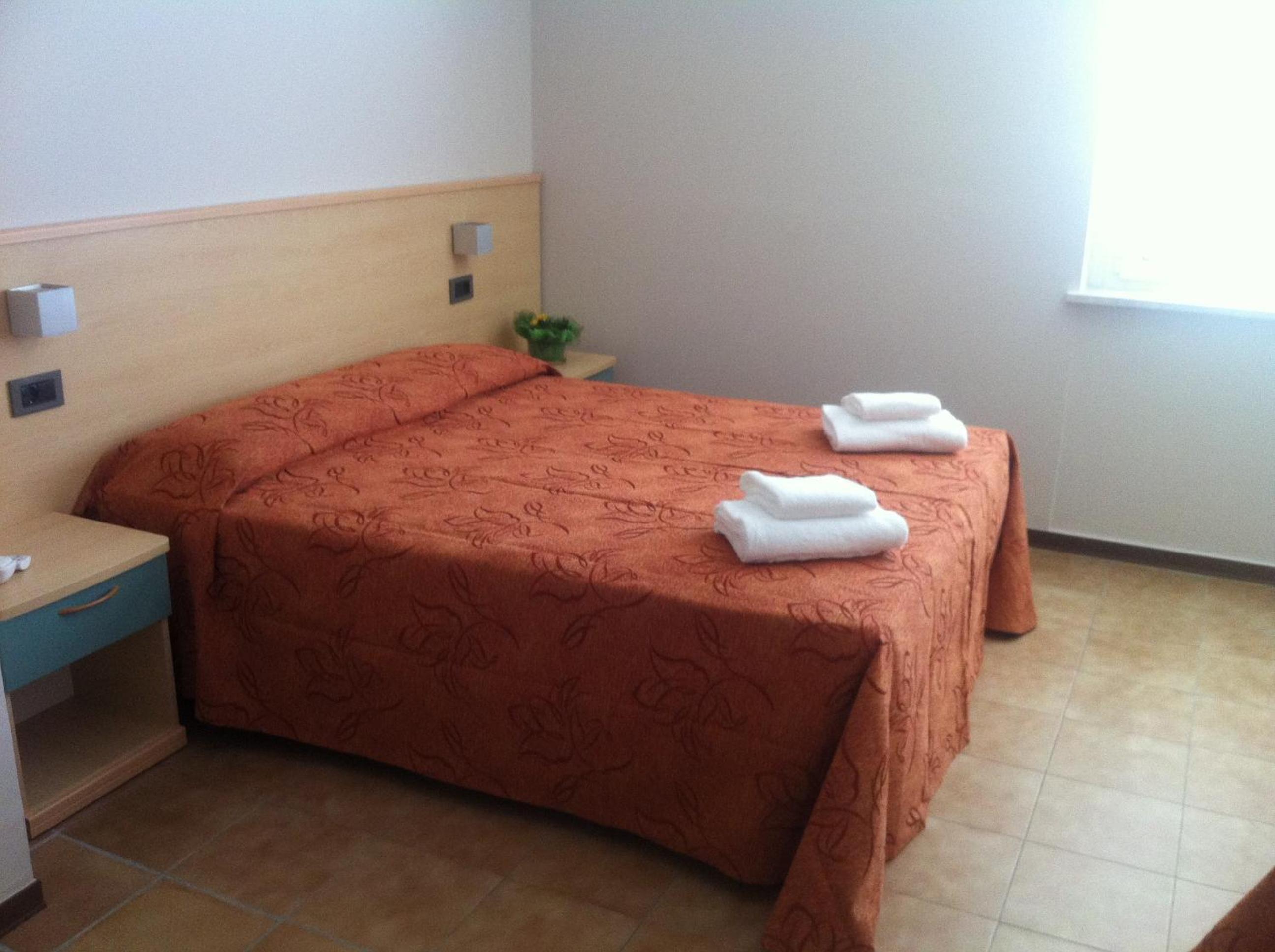 Double or Twin Room with Balcony - Photo 1