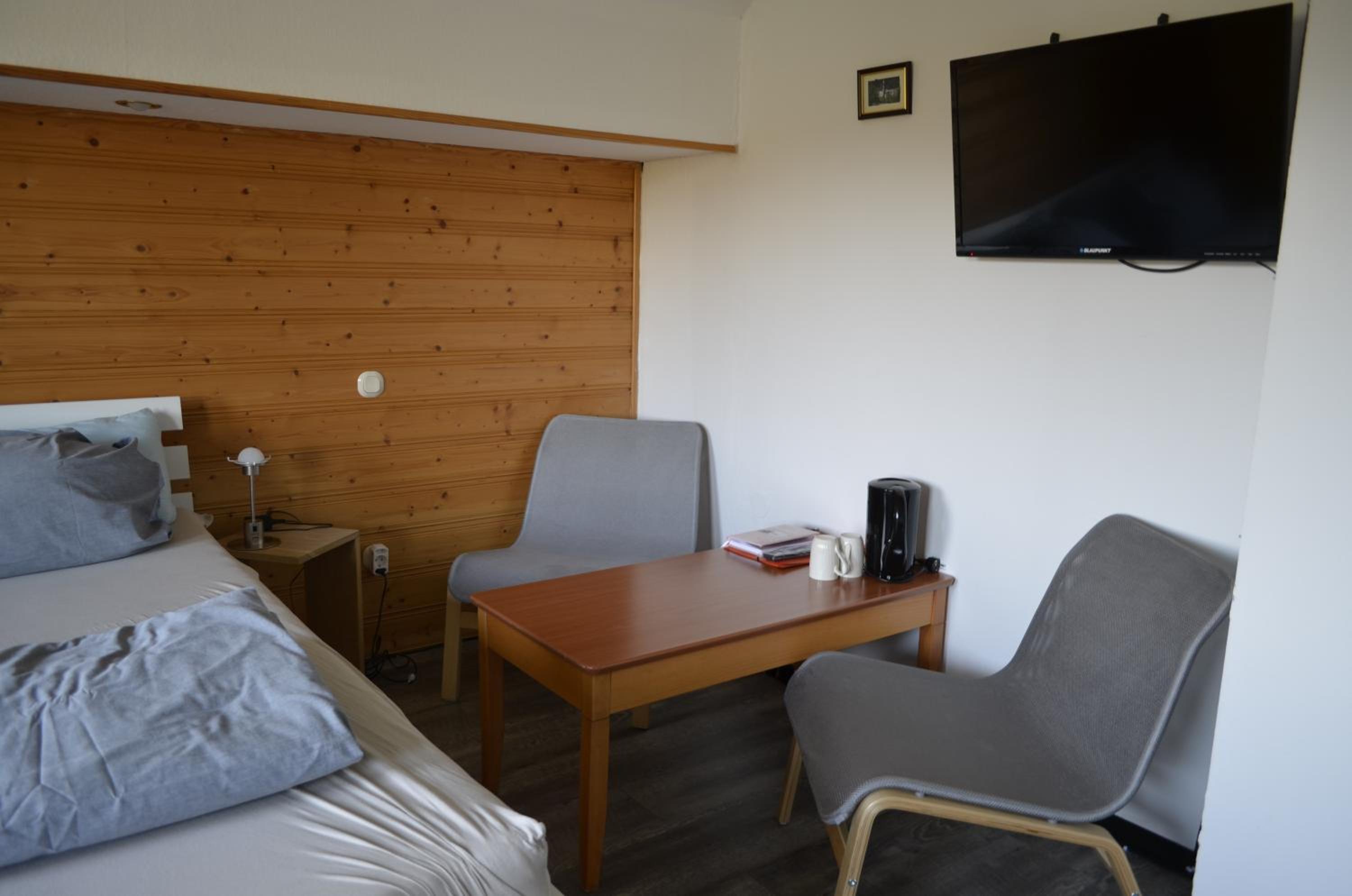 Family Room with Private Bathroom photo 1
