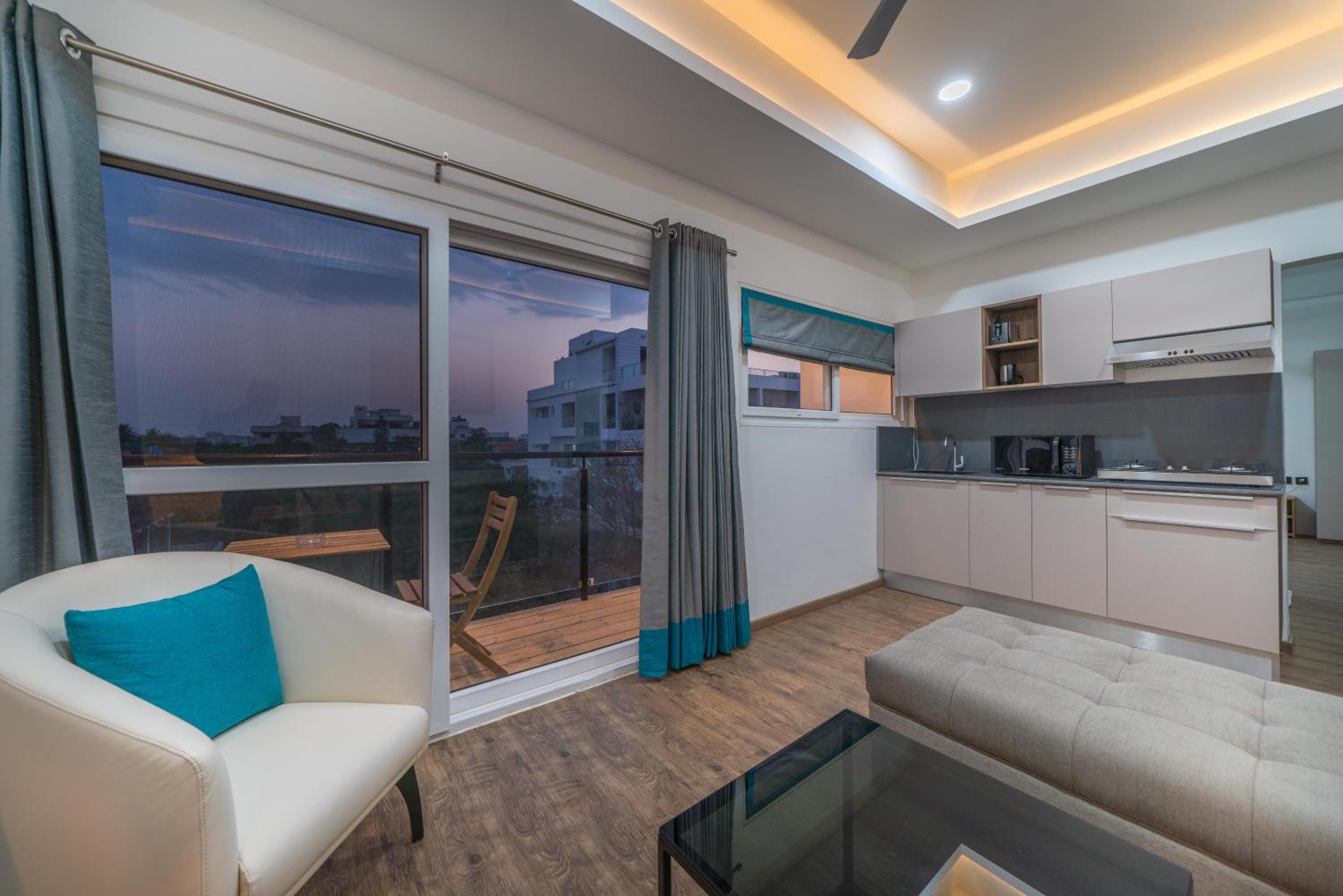 One-Bedroom Suite - Photo 6