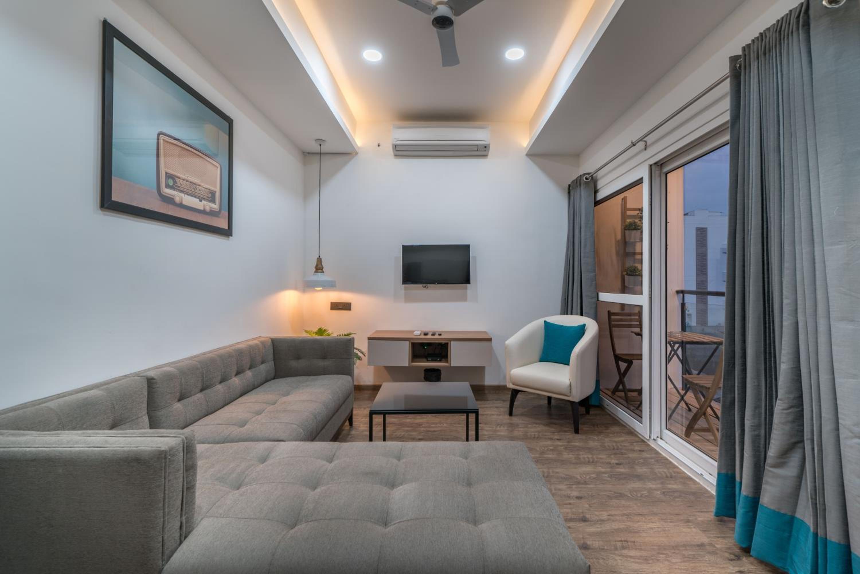 One-Bedroom Suite - Photo 7