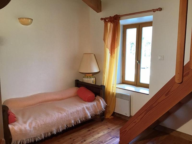 Deluxe Room (2 Adults + 1 Child)