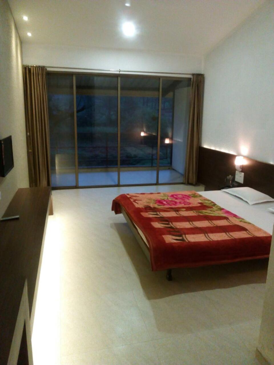Deluxe Double Room with Balcony photo 1