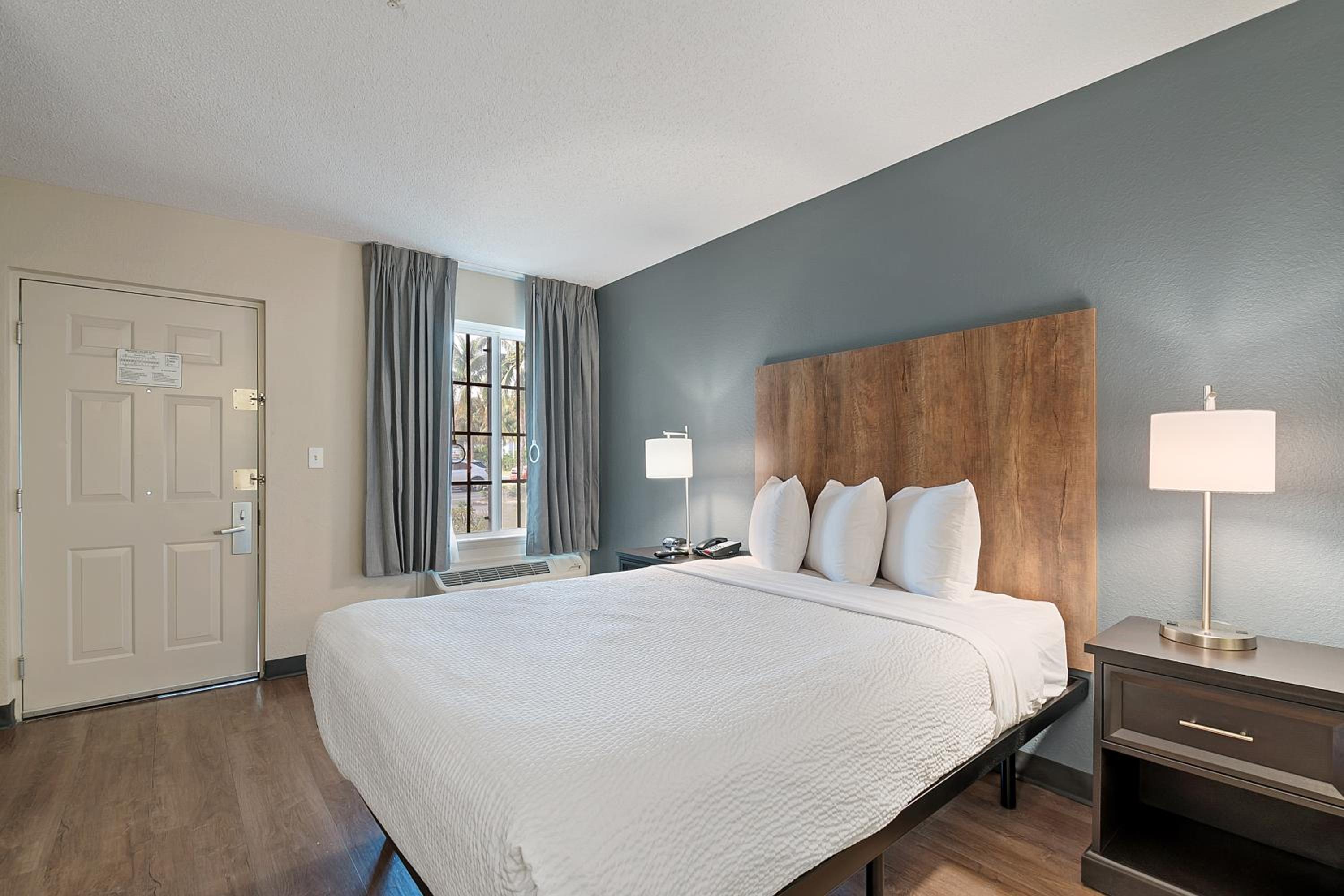 Studio with 1 Queen Bed - Hearing Accessible - Non-Smoking - Photo 3