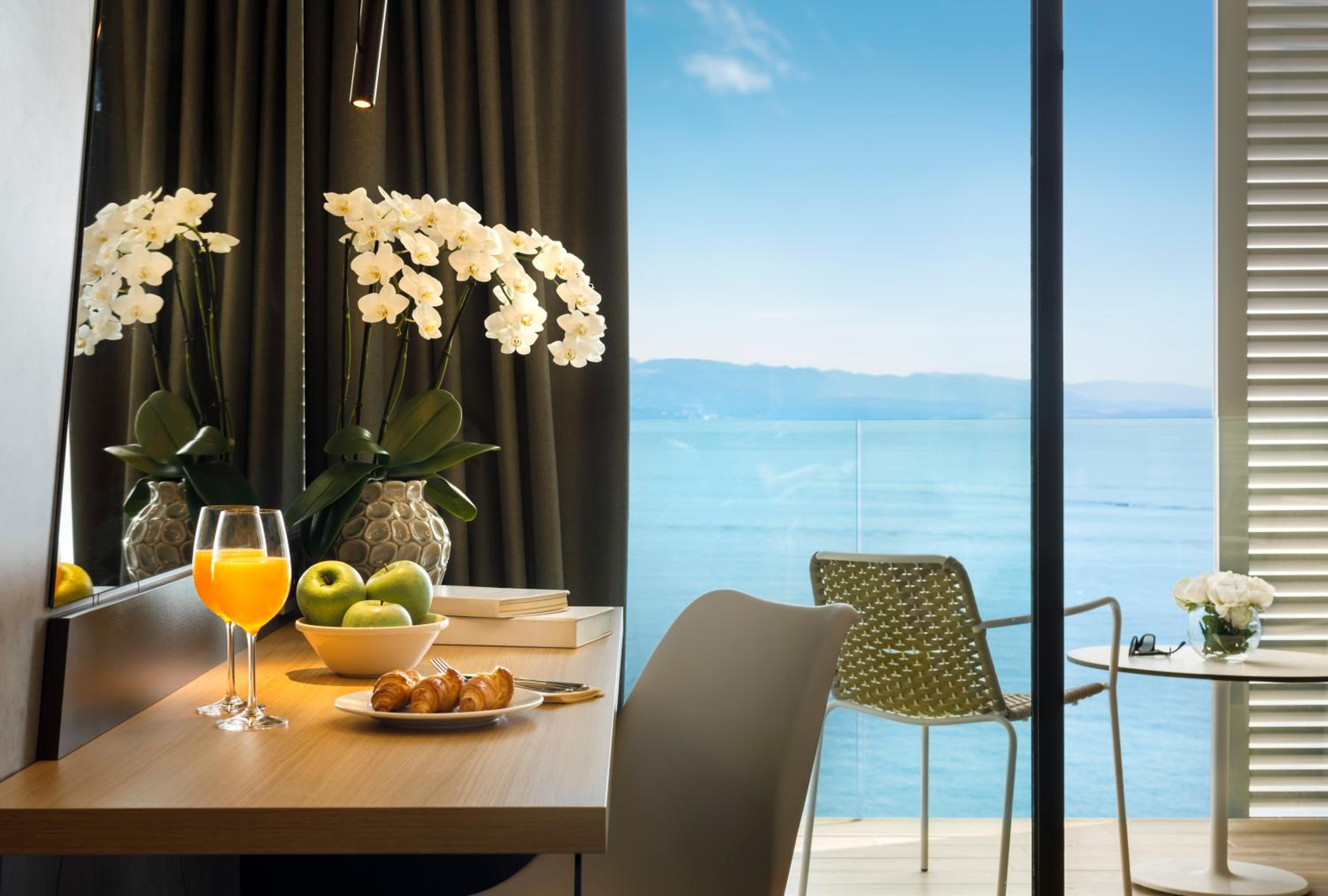 Superior Double Room with Balcony and Sea View - Photo 5