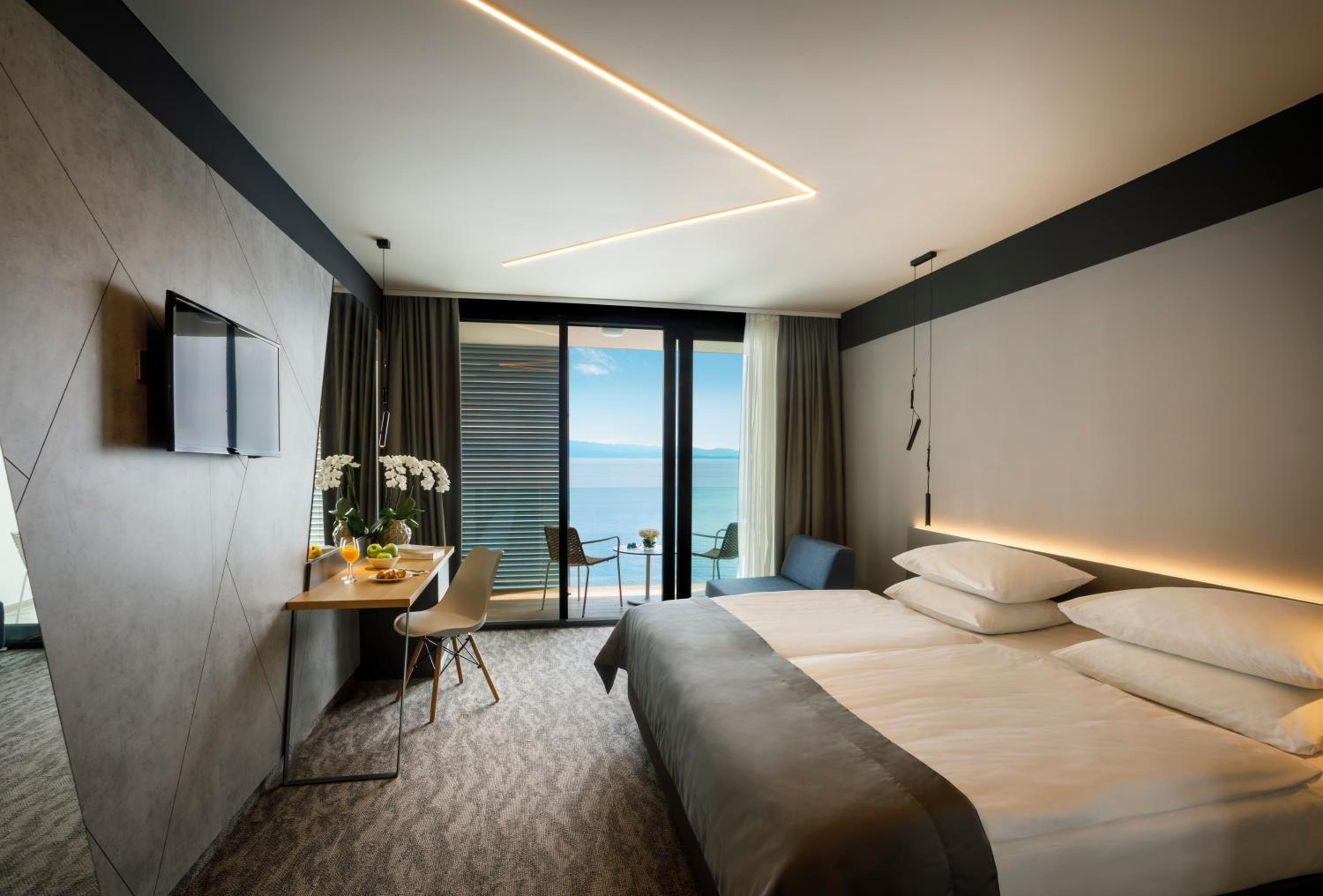 Superior Double Room with Balcony and Sea View - Photo 1