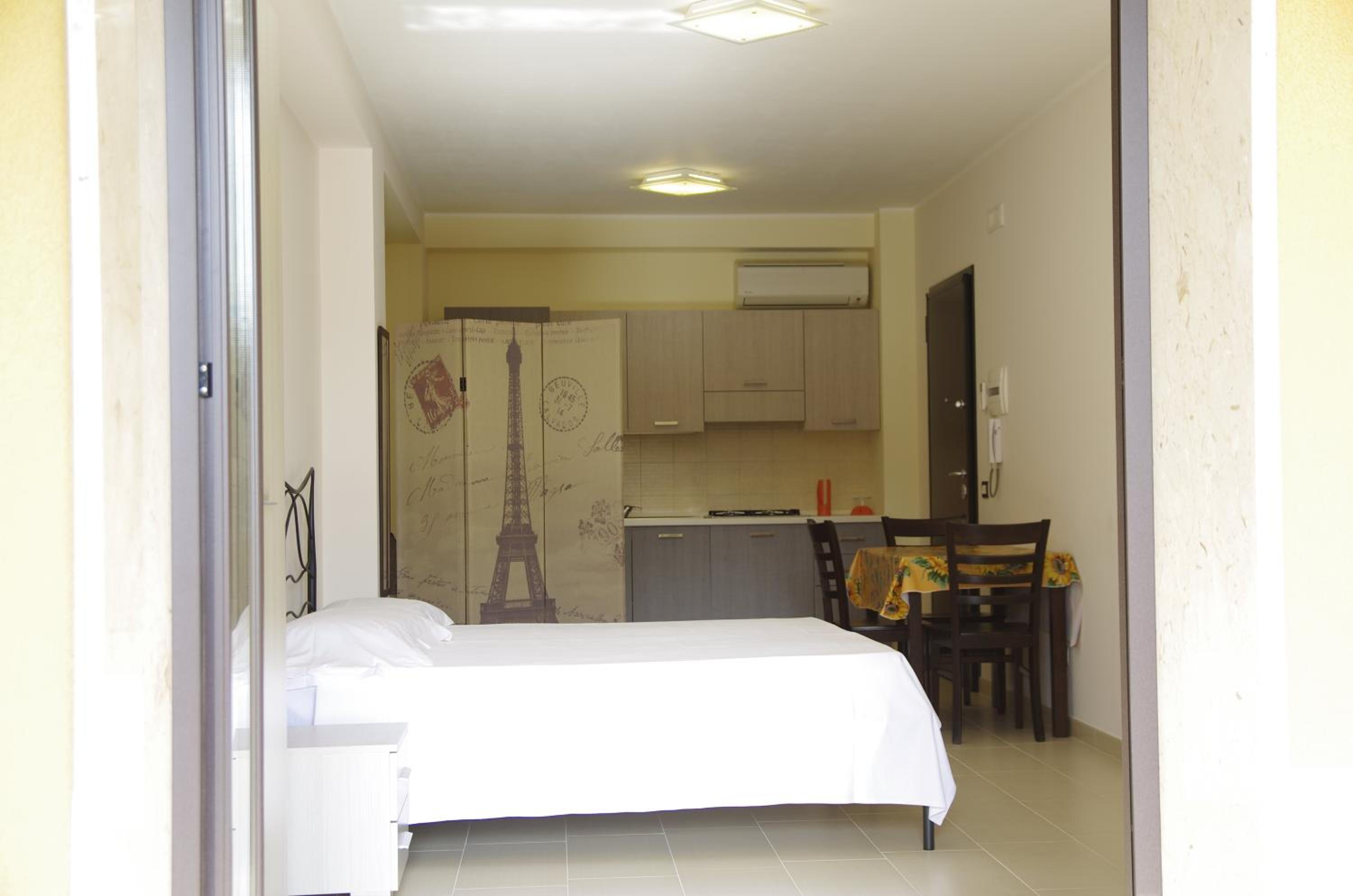 Studio Apartment photo 3