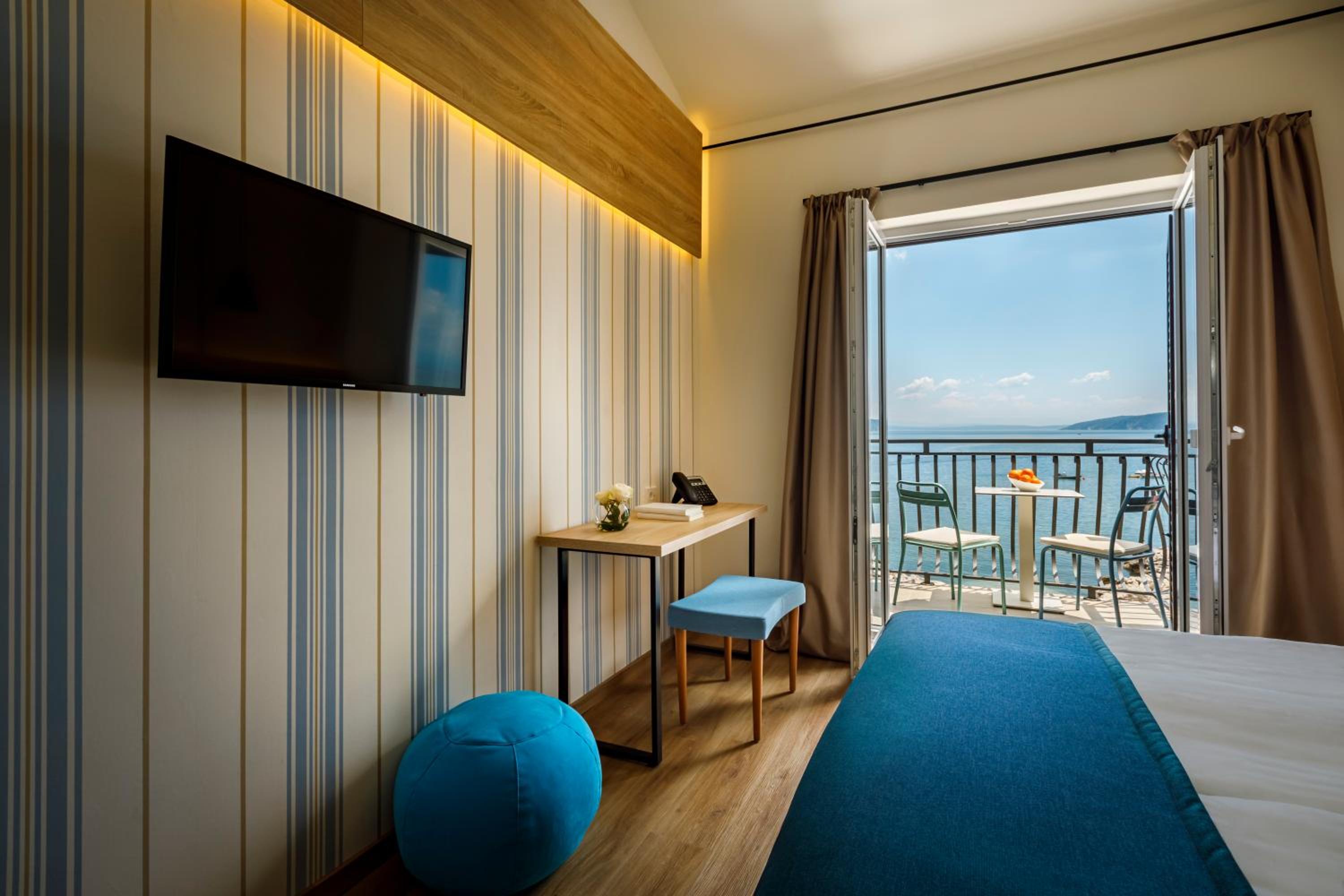 Superior Double Room with Sea View - Photo 7