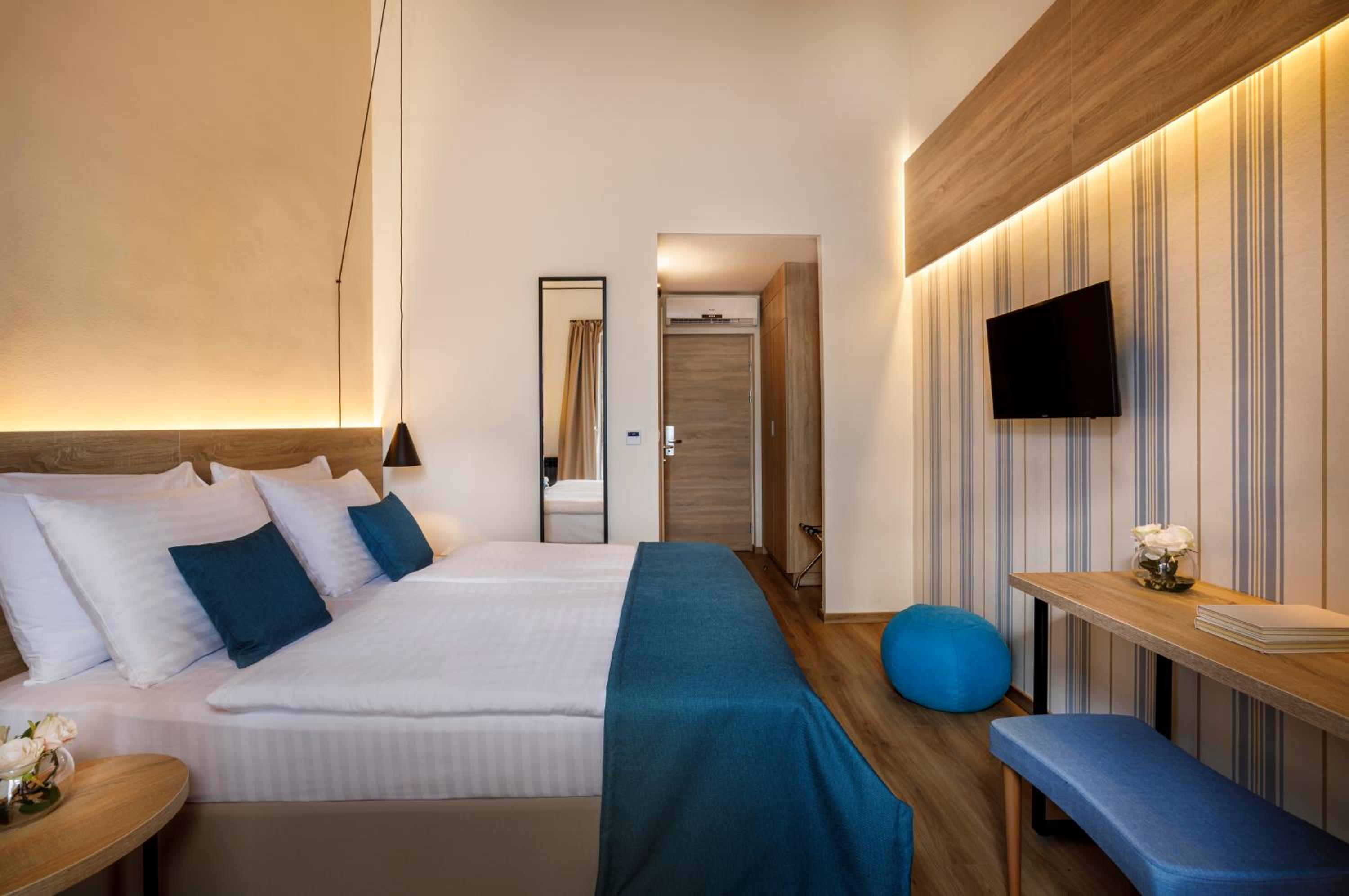Superior Double Room with Sea View - Photo 5
