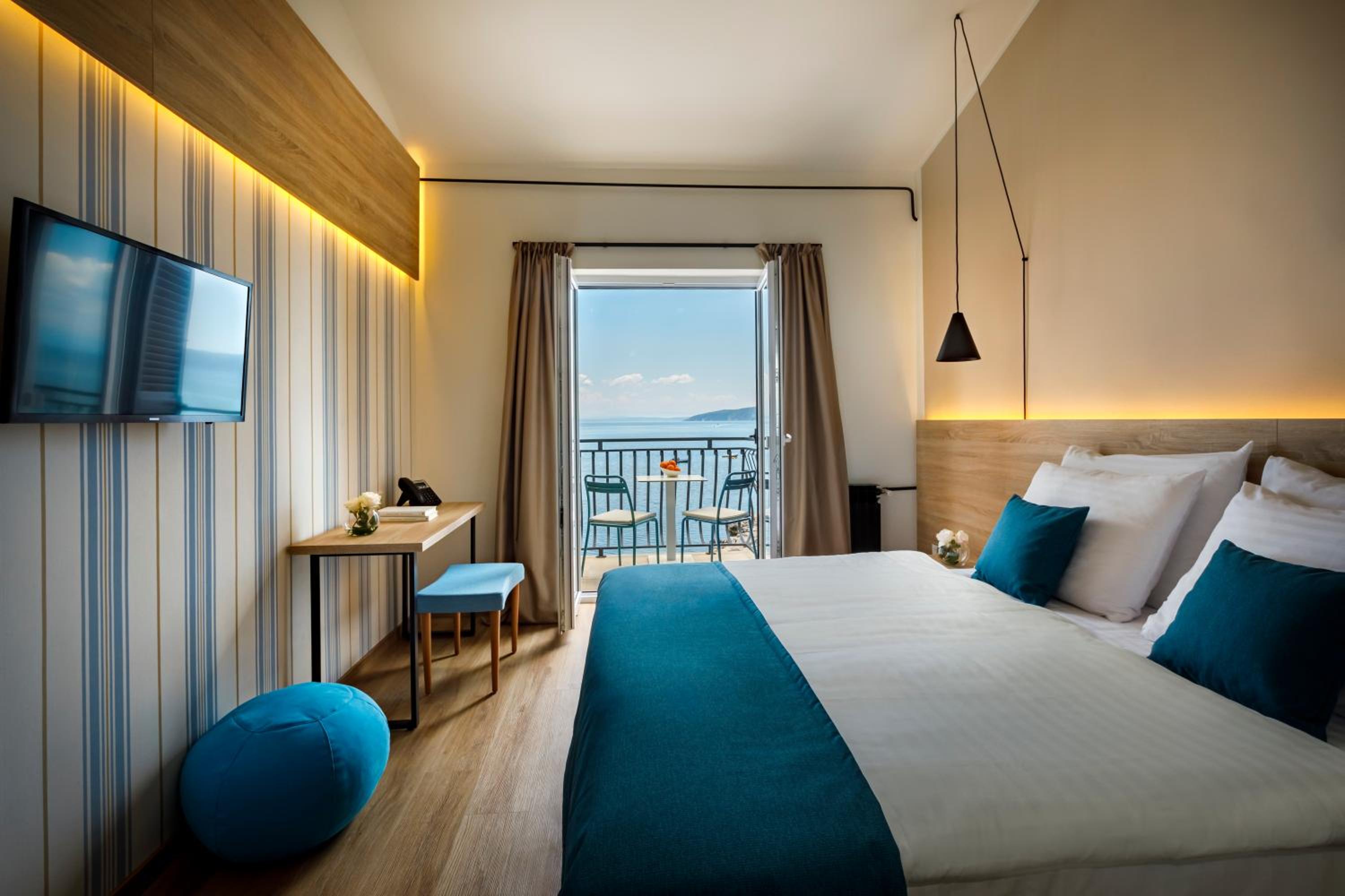 Superior Double Room with Sea View - Photo 6