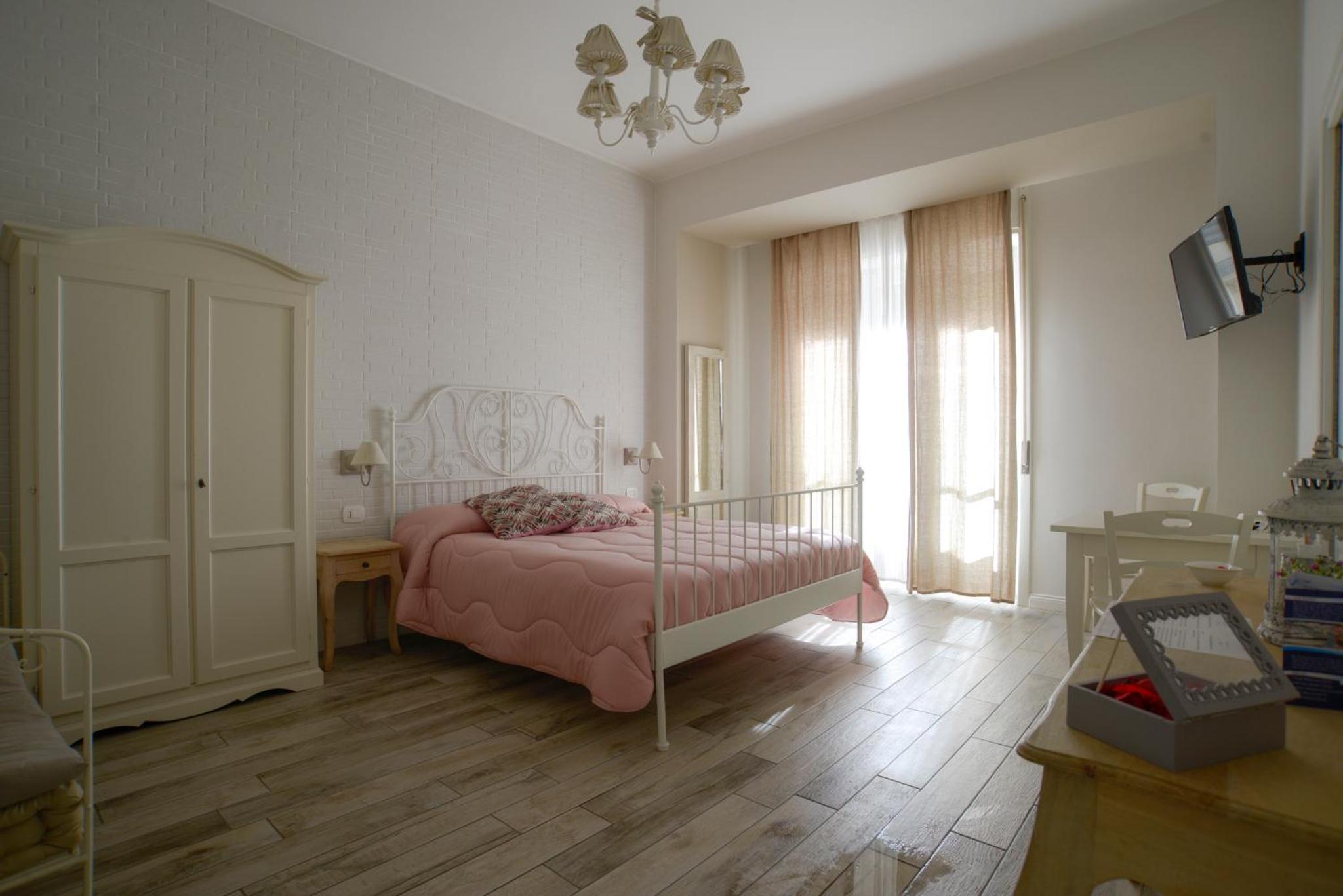 Deluxe Junior Suite - Photo 4
