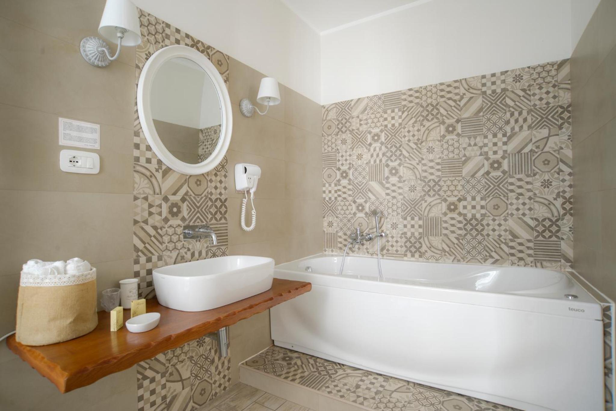 Deluxe Junior Suite - Photo 7