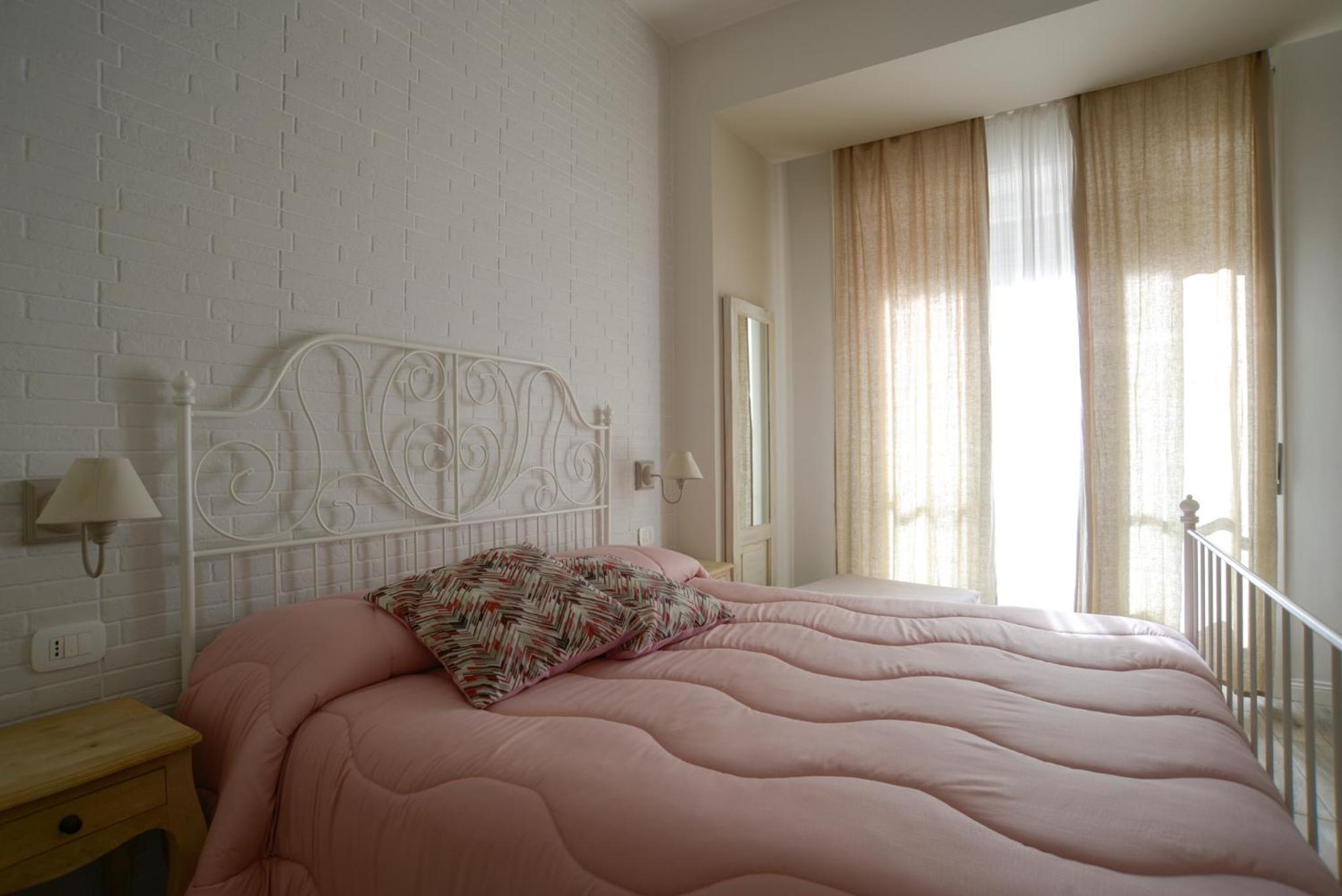 Deluxe Junior Suite - Photo 9