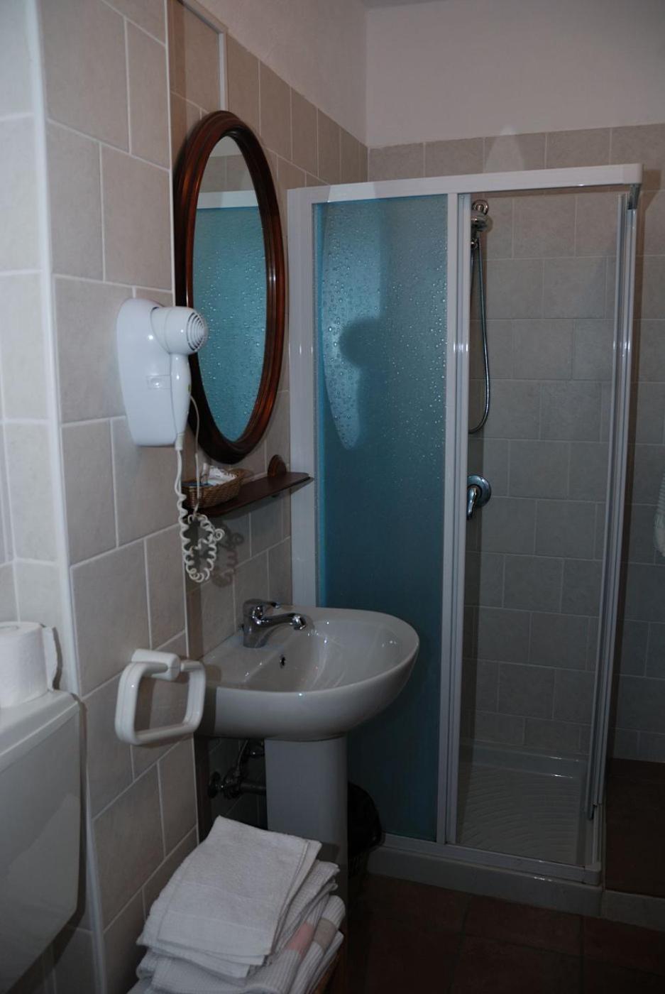 Quadruple Room with Balcony - Photo 4