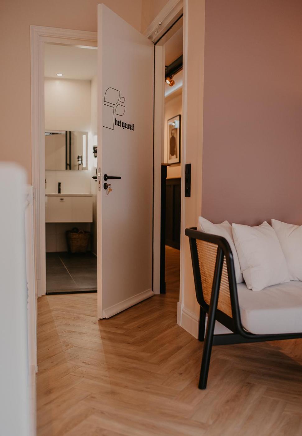 Large Double Room - Photo 6