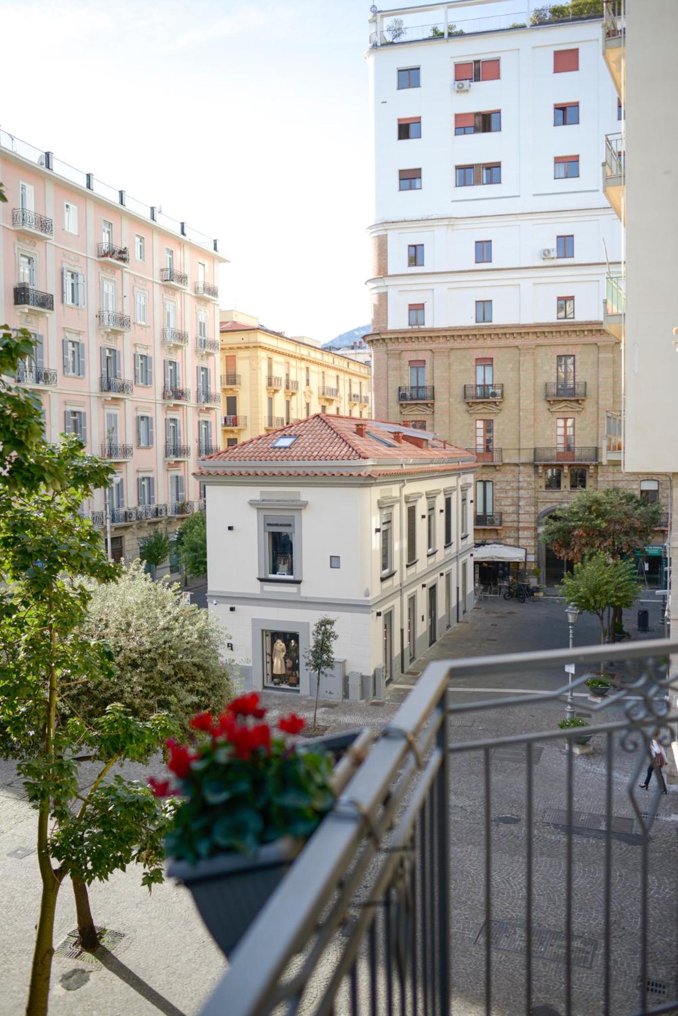 Double Room with Balcony - Photo 14