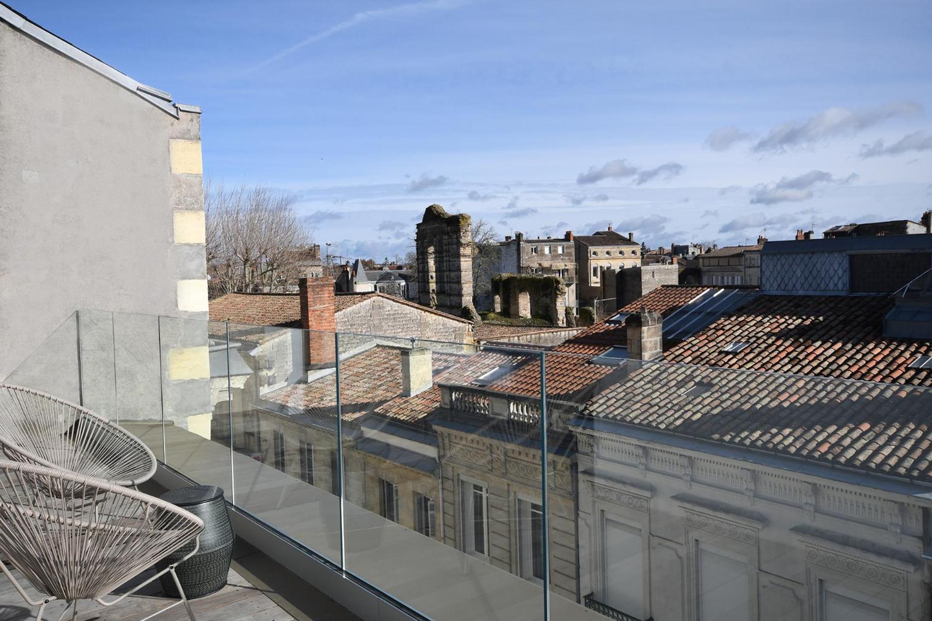 Deluxe Double Room with Terrace thumbnail 6