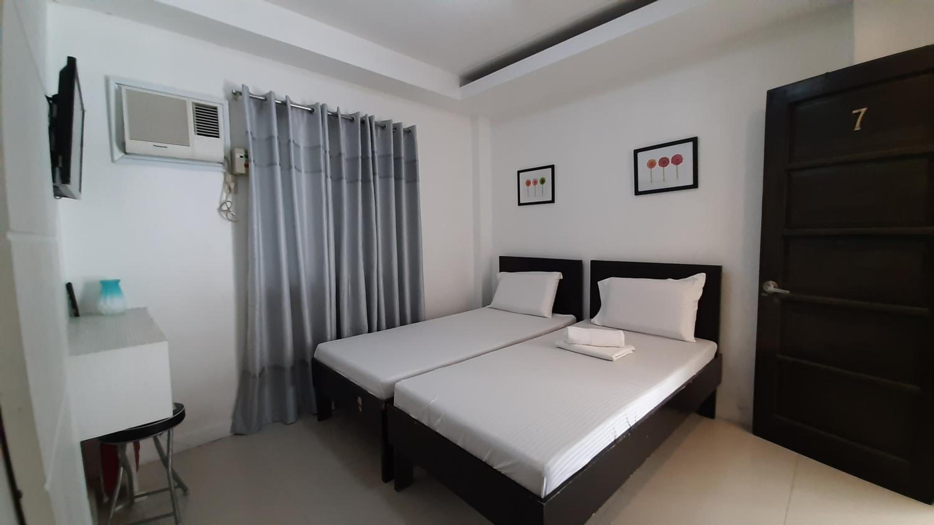 Standard Twin Room - Photo 2