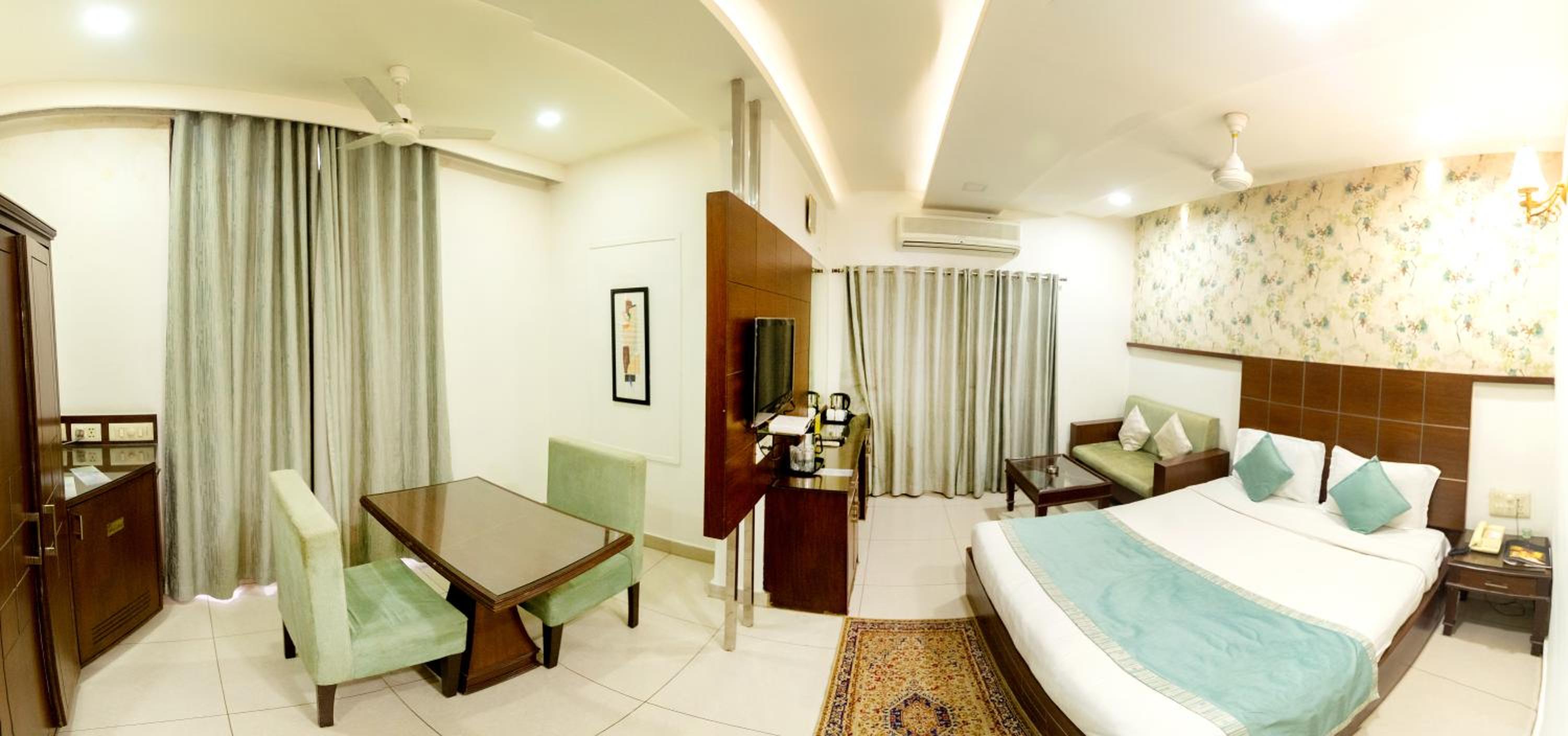 Premium Double or Twin Room - Photo 9