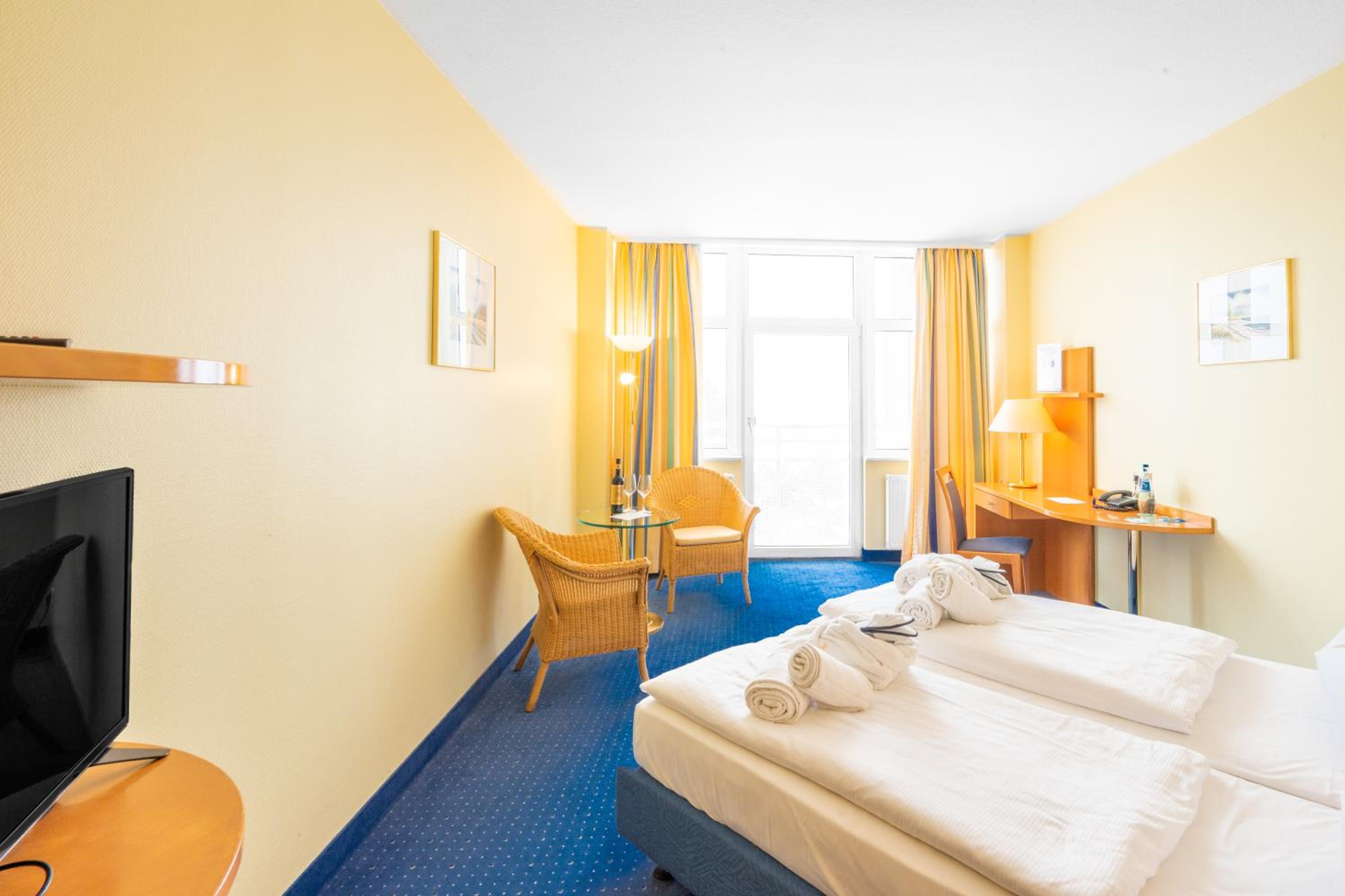 Double Room with Balcony and Sea View photo 3