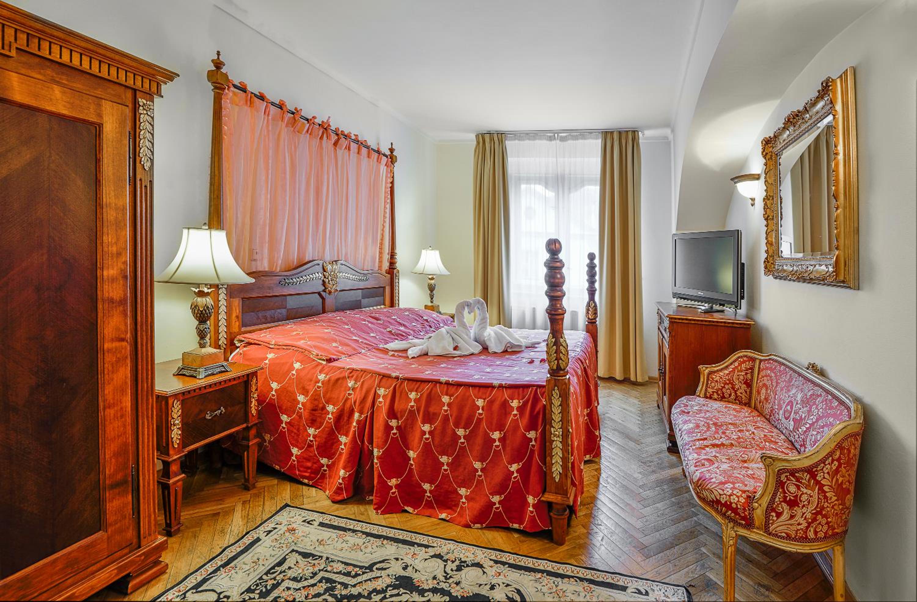 Deluxe Room with street view