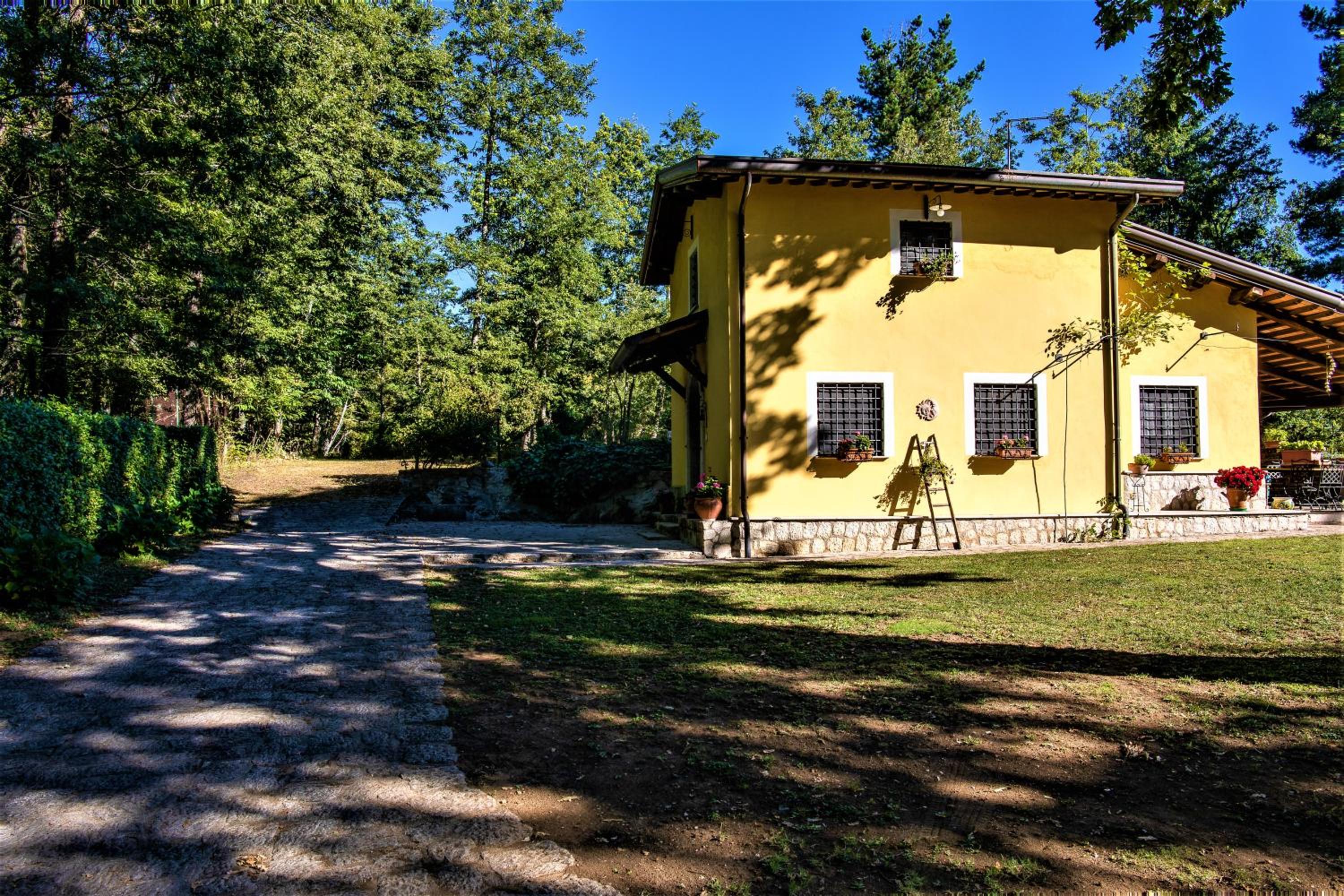 Three-Bedroom Villa photo 3