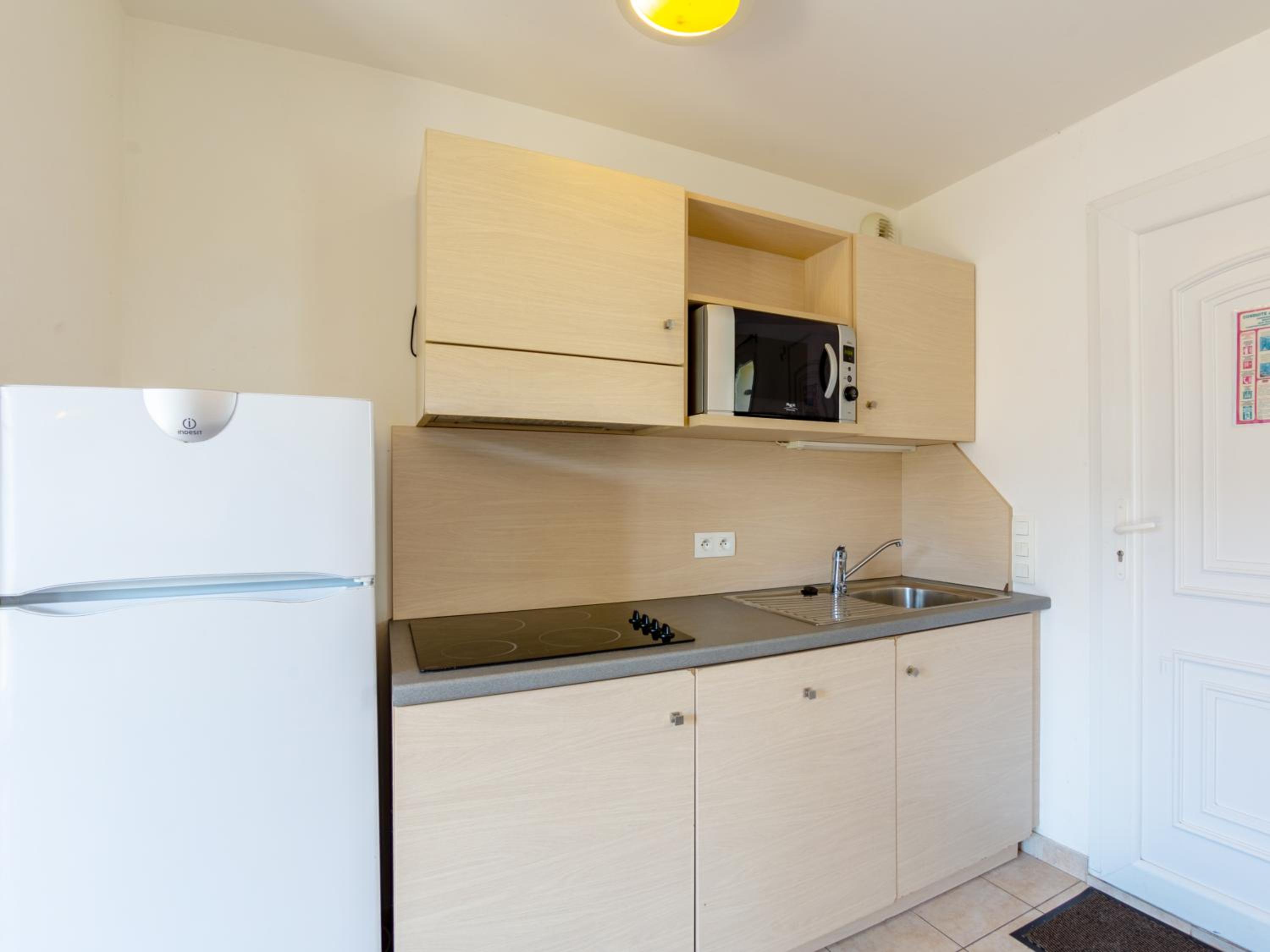 One-Bedroom Apartment (6 Adults) - Photo 7