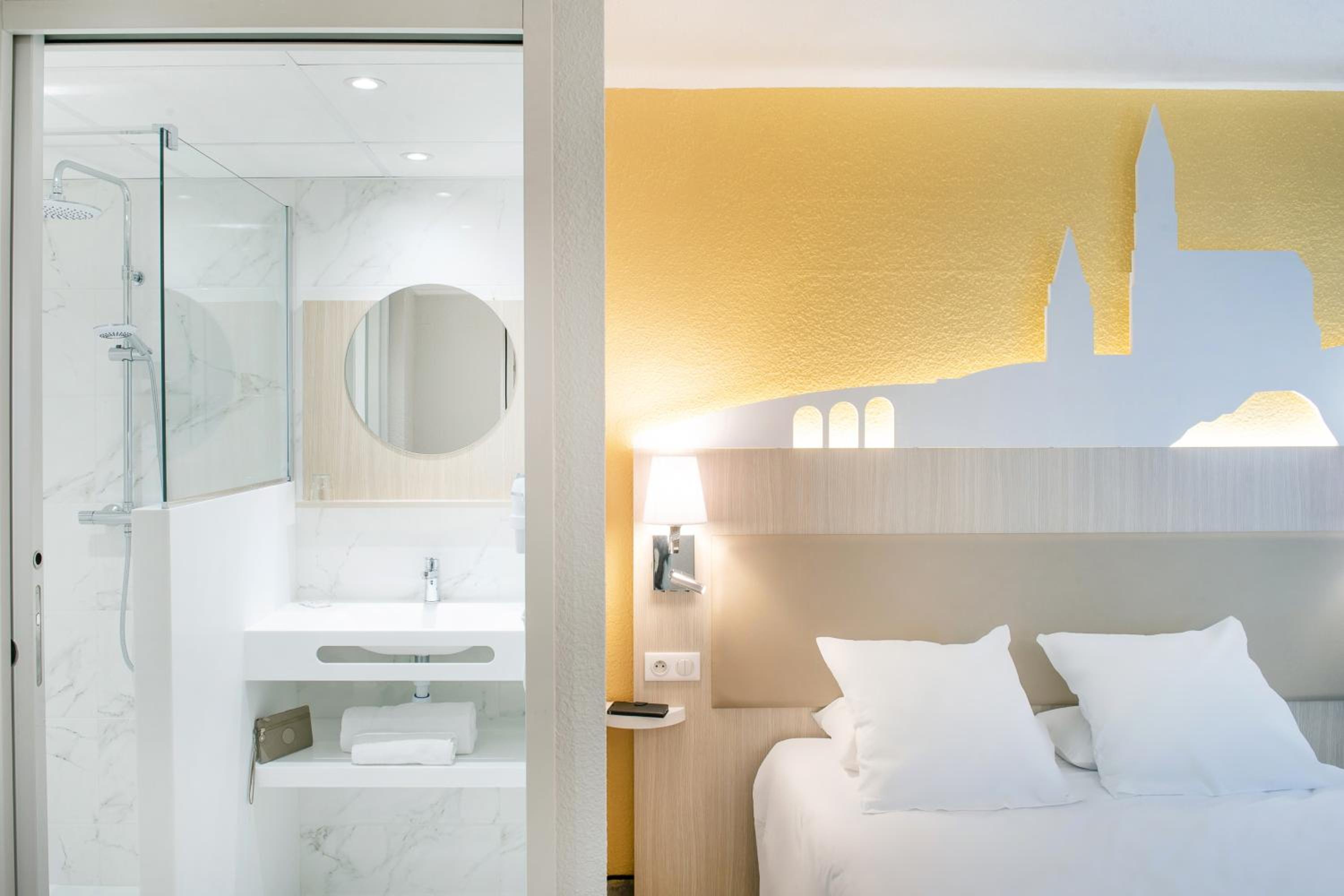 Double or Twin Room - Photo 9