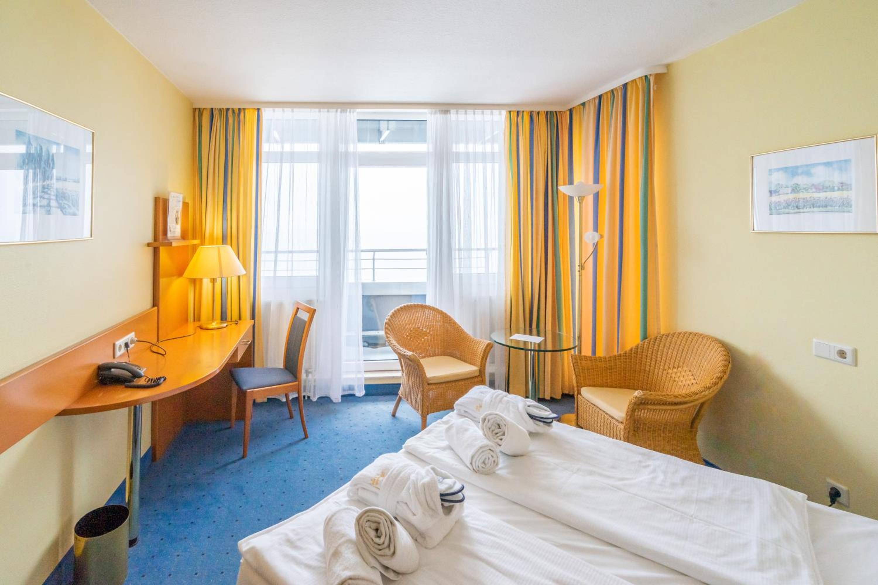 Double Room with Balcony and City View photo 2